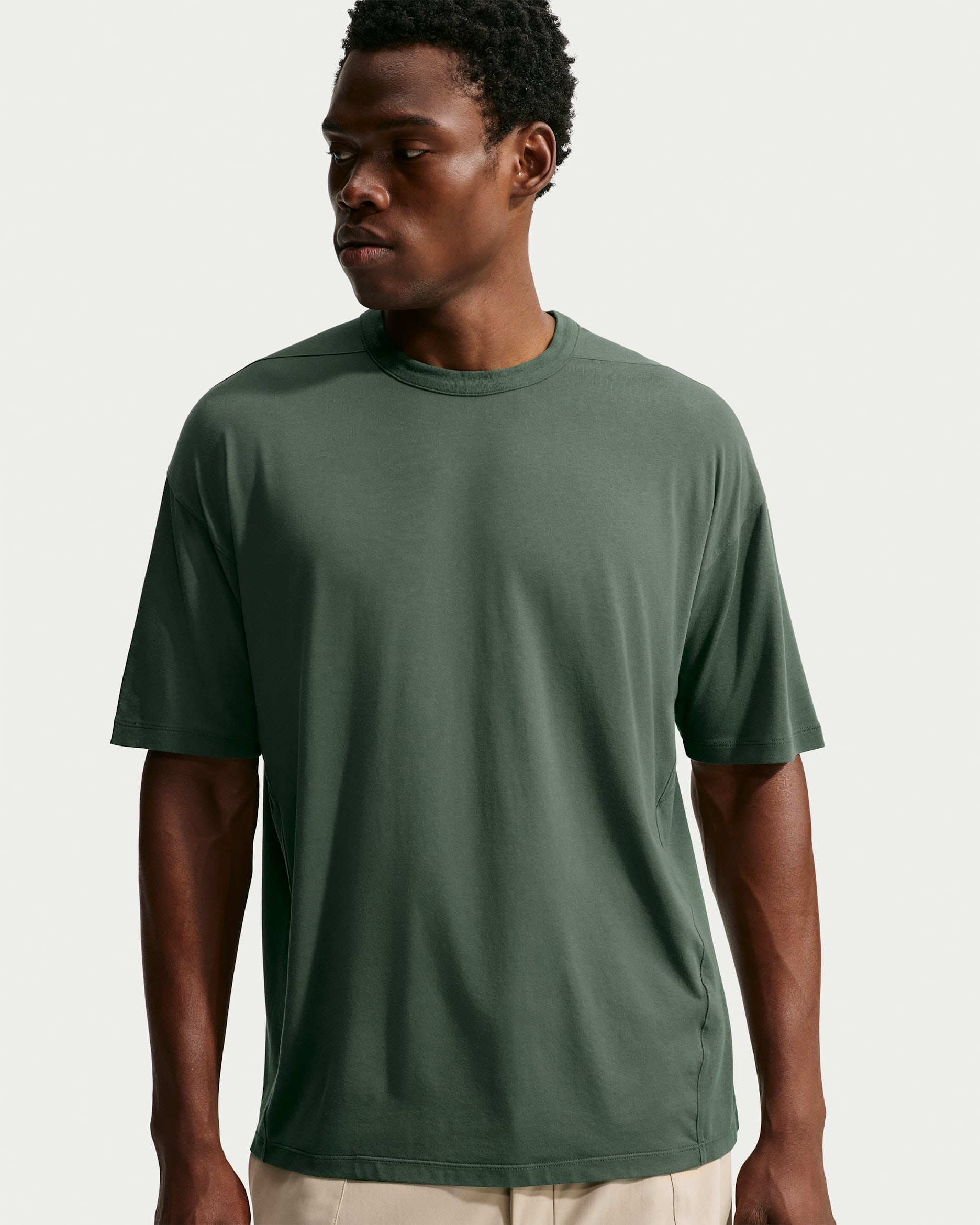 Playera de manga corta Dri-FIT para hombre Nike 24.7 ImpossiblySoft Light - Verde camuflaje/Negro/Verde aire libre