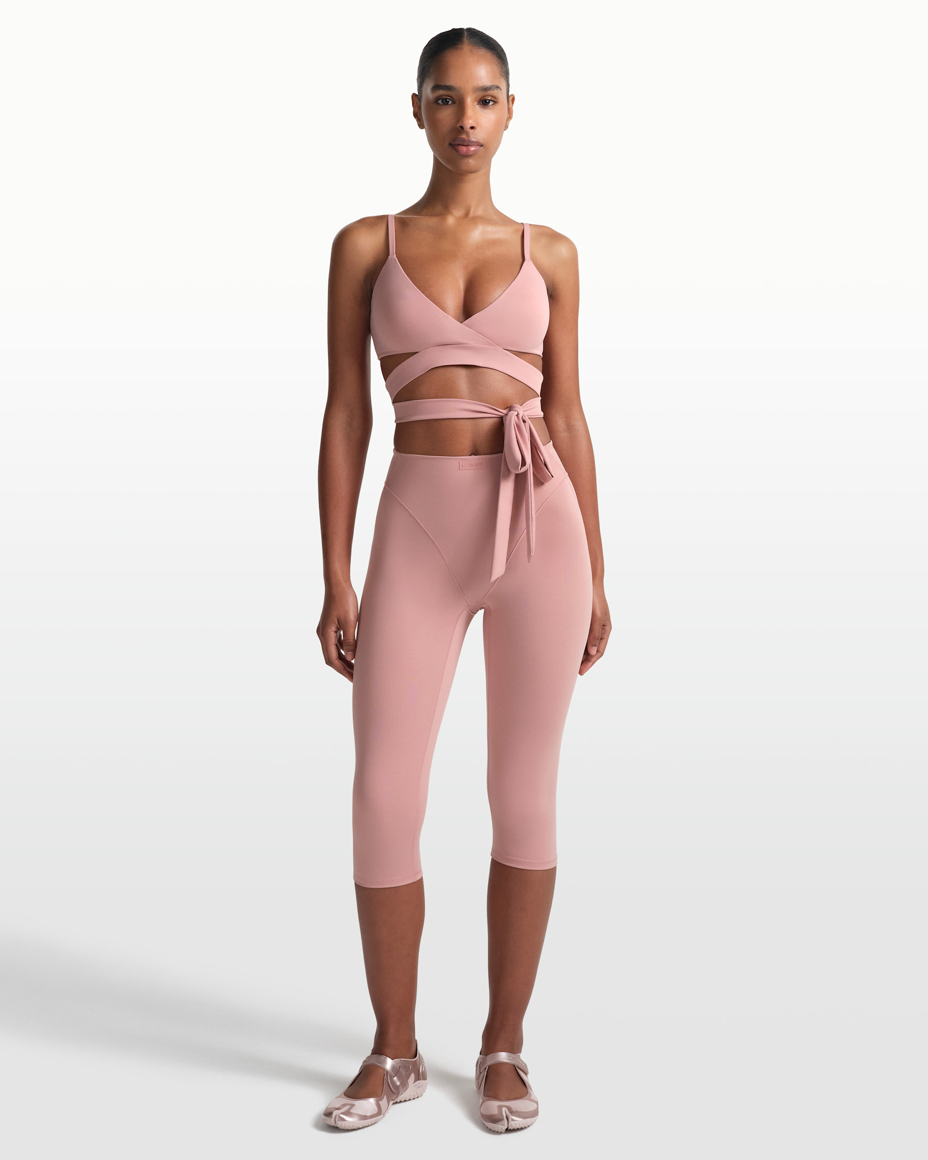 Leggings cropped de 43 cm con panel en V para mujer NikeSKIMS Matte - NSKM HIMALAYAN