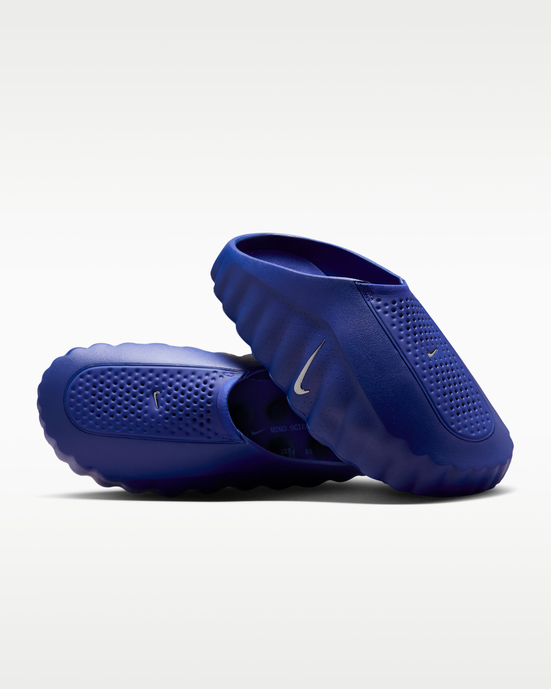 Mules d'avant-match Nike Mind 001 pour femme - Old Royal/Midnight Navy/Aluminum/Metallic Silver