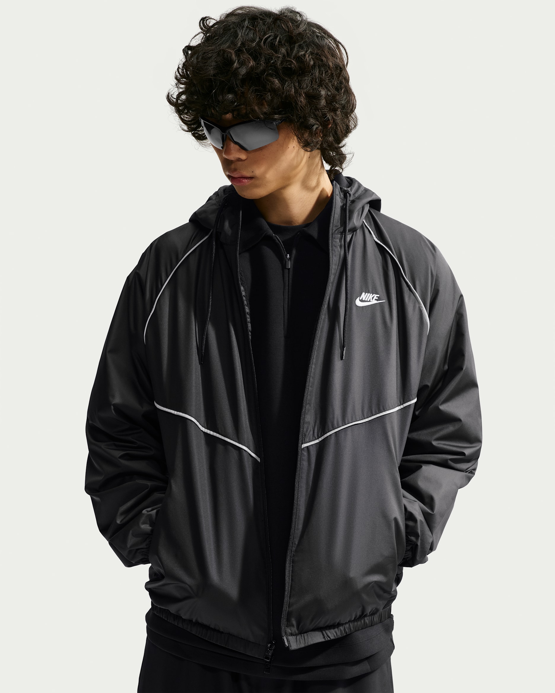Nike Windrunner lockere Storm-FIT-Jacke (Herren) - Schwarz/Weiß