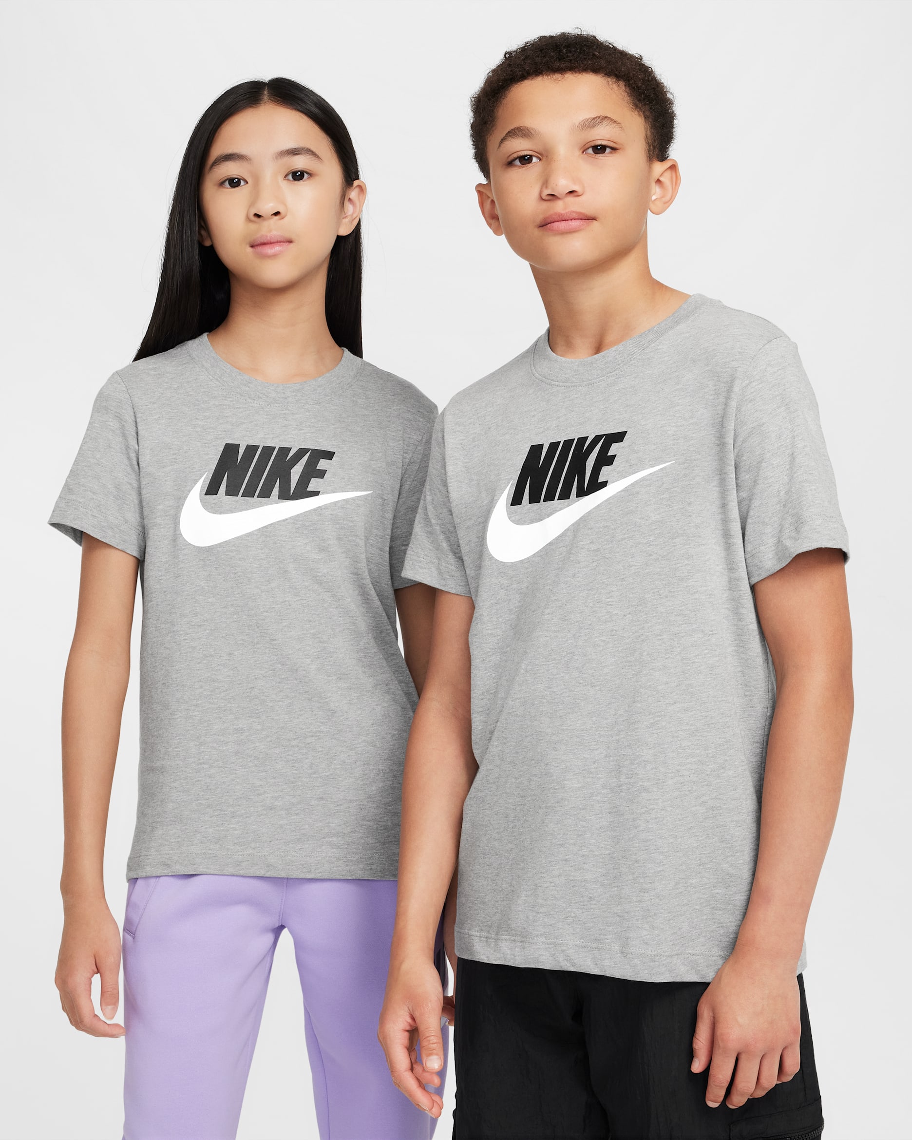 Nike Sportswear Older Kids' T-Shirt - Dark Grey Heather/Mint Foam