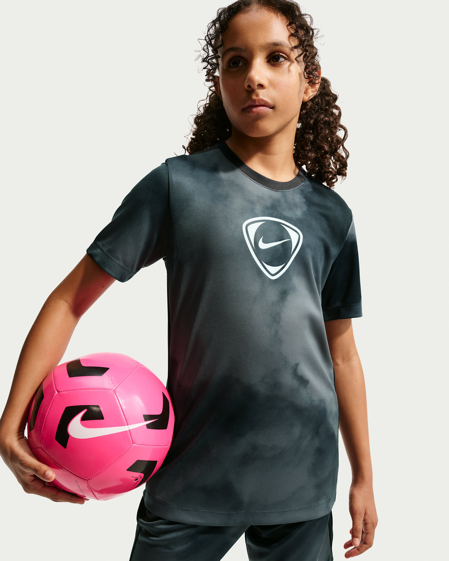 Nike Academy+ Dri-FIT Kurzarm-Fußballoberteil (ältere Kinder) - Schwarz/Smoke Grey/Weiß