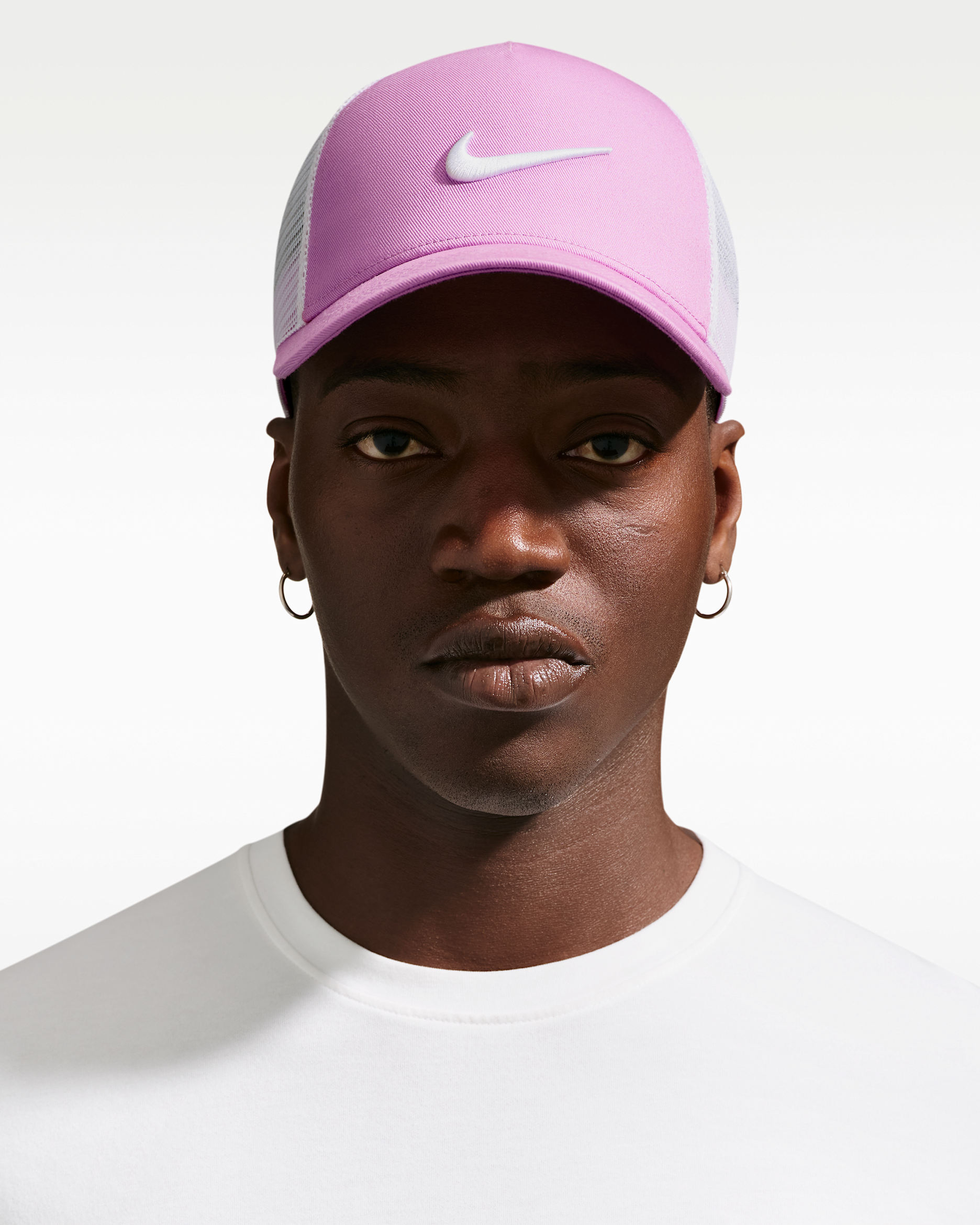 Gorra de rejilla con estructura Nike Rise - Magenta claro/Blanco/Blanco
