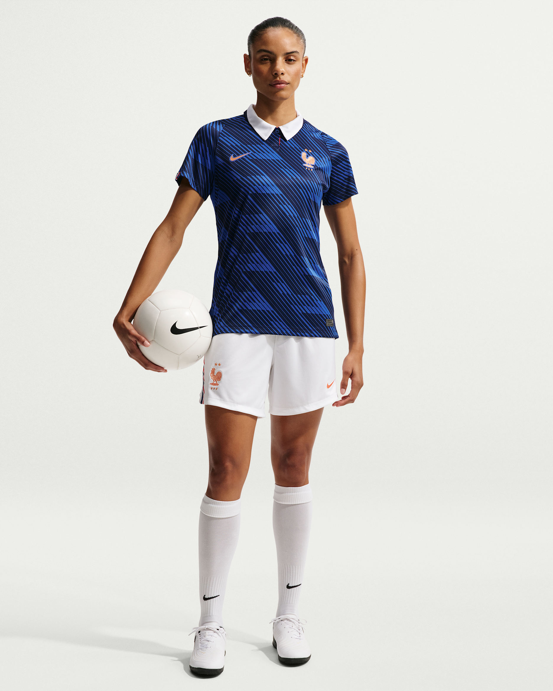 Short de foot Replica Nike Dri-FIT FFF 2026 Stadium Domicile pour femme - Blanc/Metallic Copper