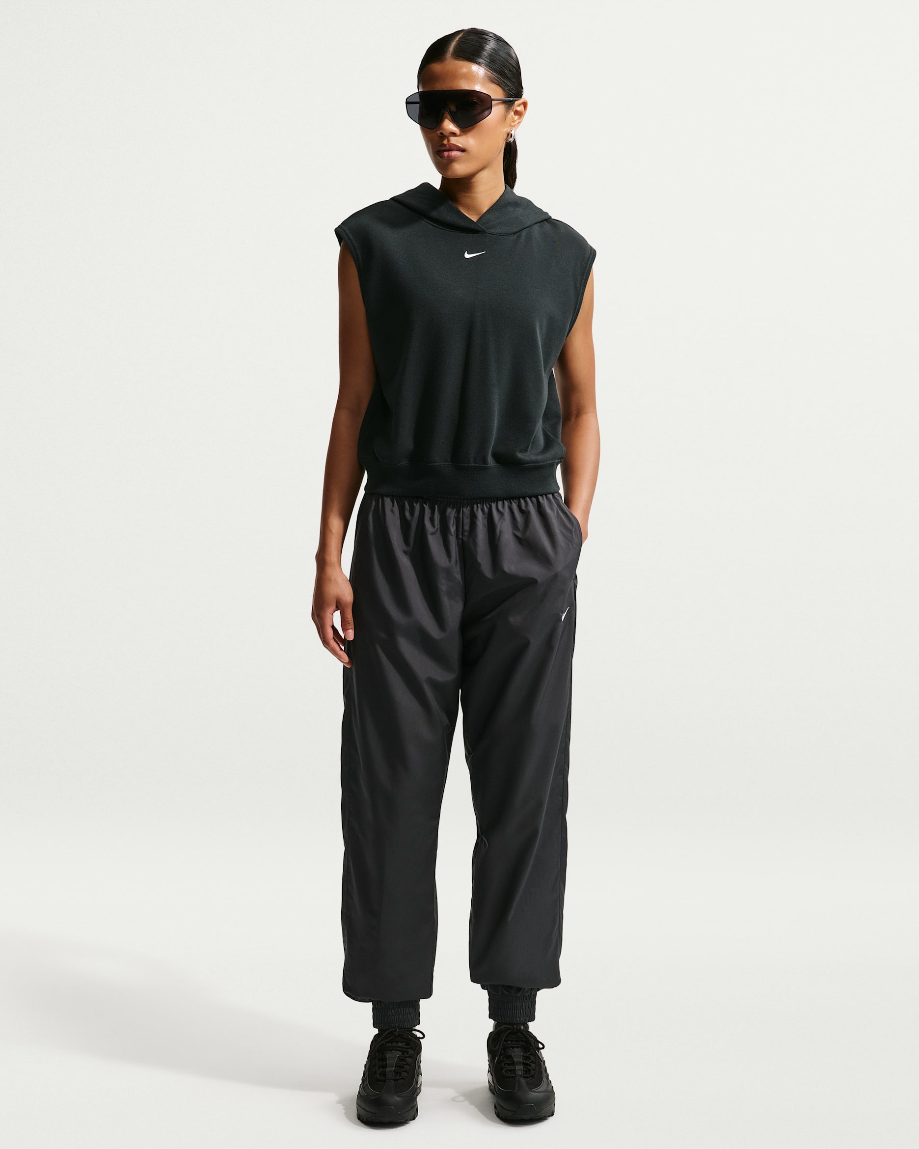 Nike Sportswear Classic Wovens Women's UV Protection Mid-Rise Loose Joggers - Black/White