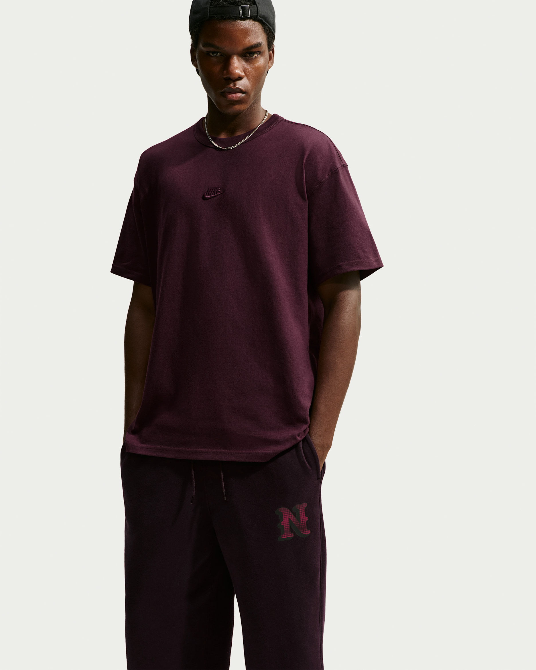 Nike Sportswear Premium Essentials Men's T-Shirt - Burgundy Crush