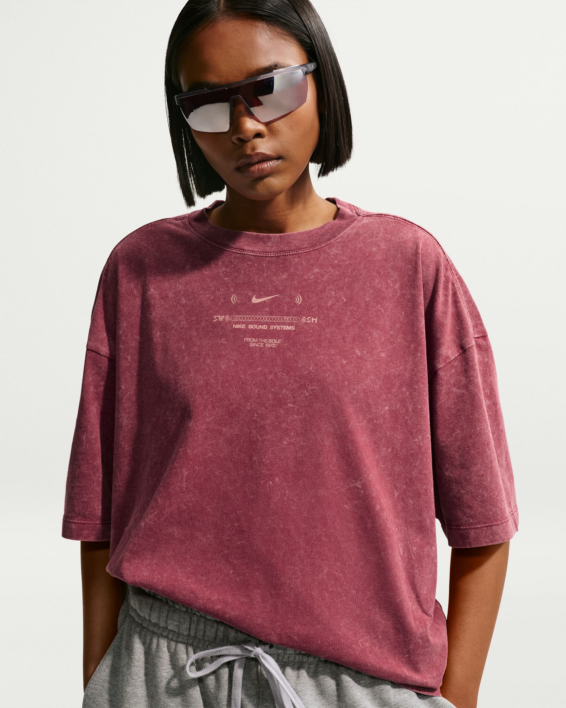 Nike Sportswear Classic Women's Oversized T-Shirt - Team Red