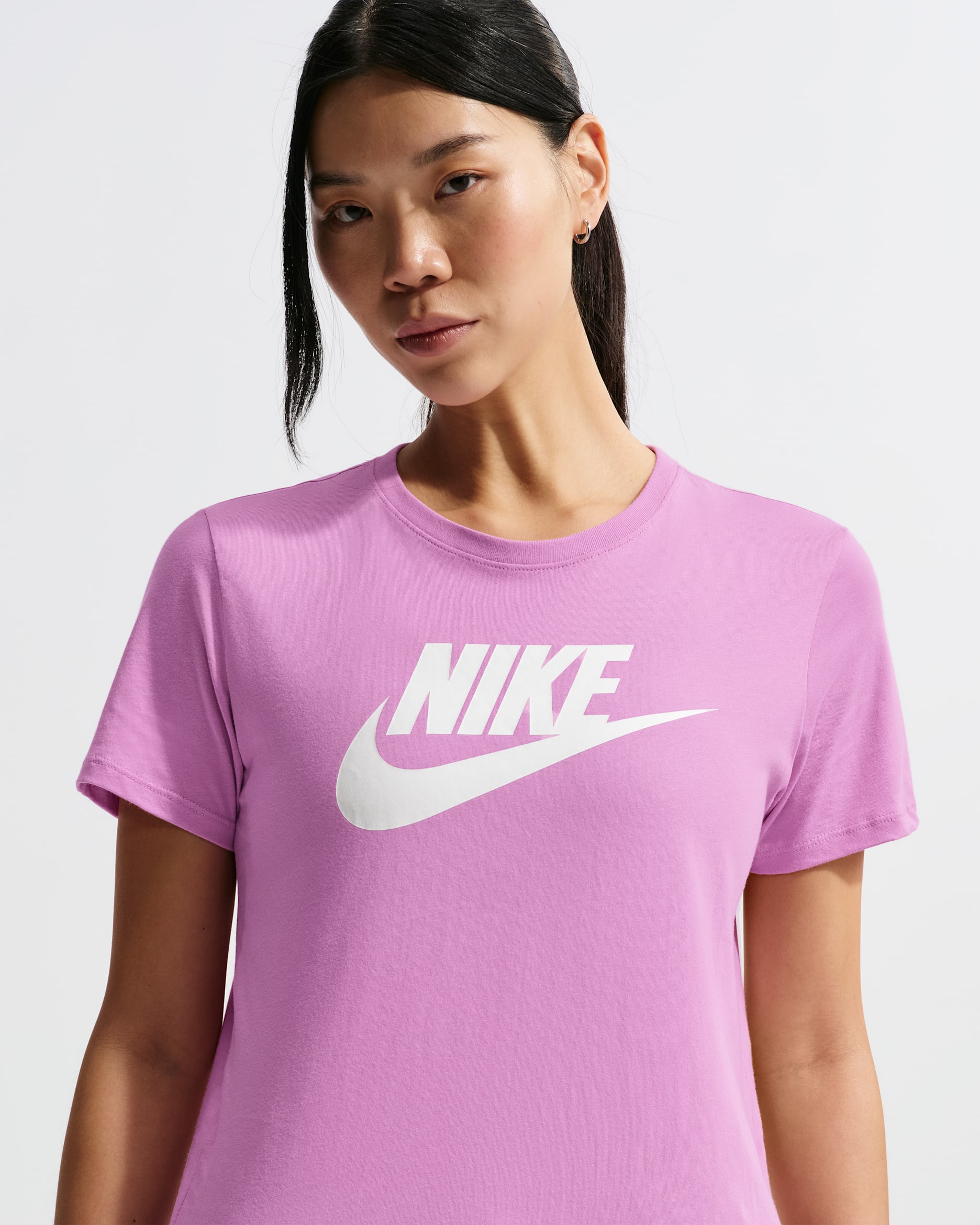 Nike Sportswear Essentials Women's Logo T-Shirt - Light Magenta/White