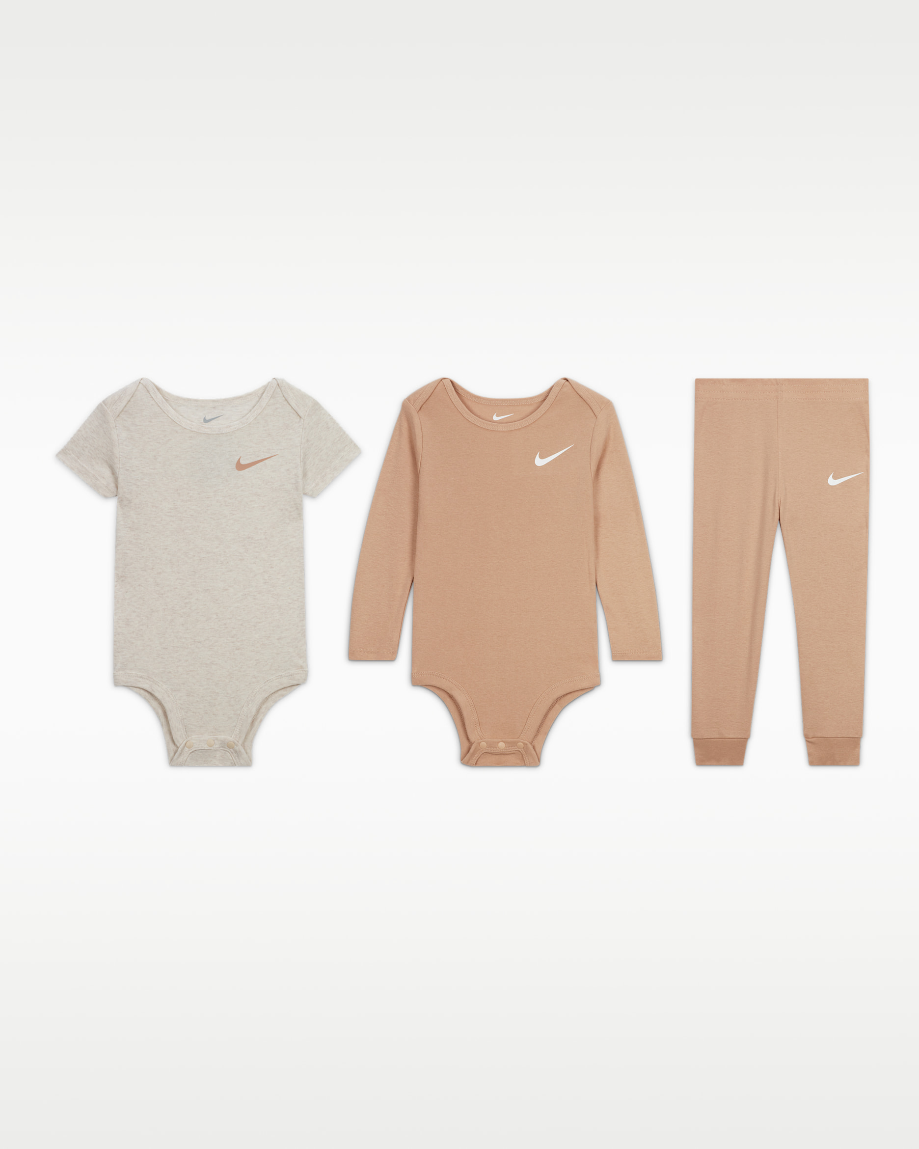 Conjunto de 3 piezas con pants para bebé Nike Baby Essentials - Cáñamo