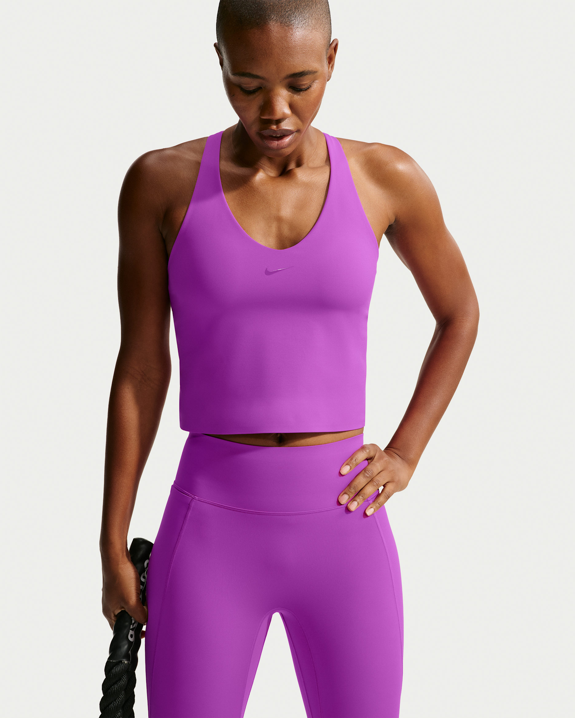 Camiseta de tirantes Nike Universa con bra deportivo con almohadilla de media sujeción para mujer - Morado vivo/Morado vivo/Baya resaltado