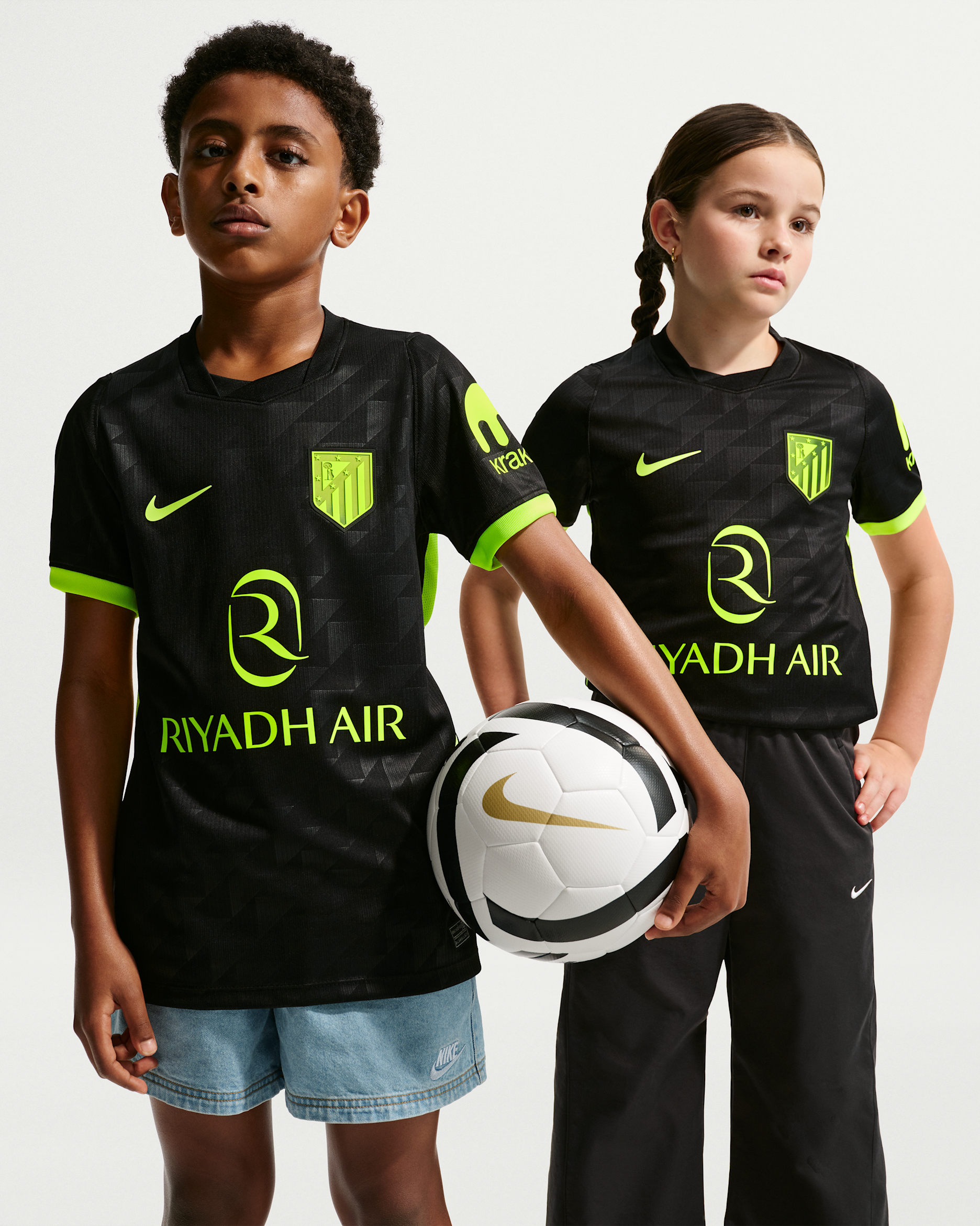 Atlético Madrid 2026/27 Stadium Away Older Kids' Nike Dri-FIT Football Replica Shirt - Black/Volt/Volt