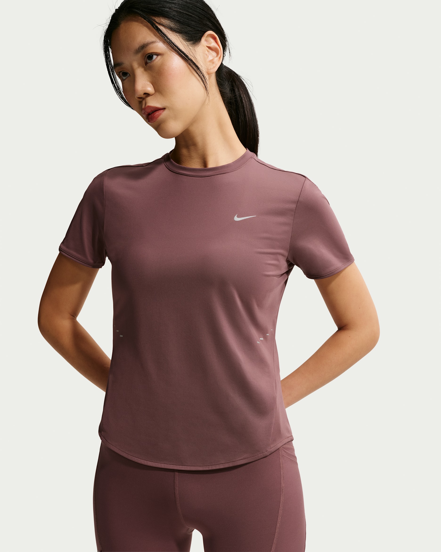 Playera de correr de manga corta Dri-FIT para mujer Nike Swift - Tatuaje