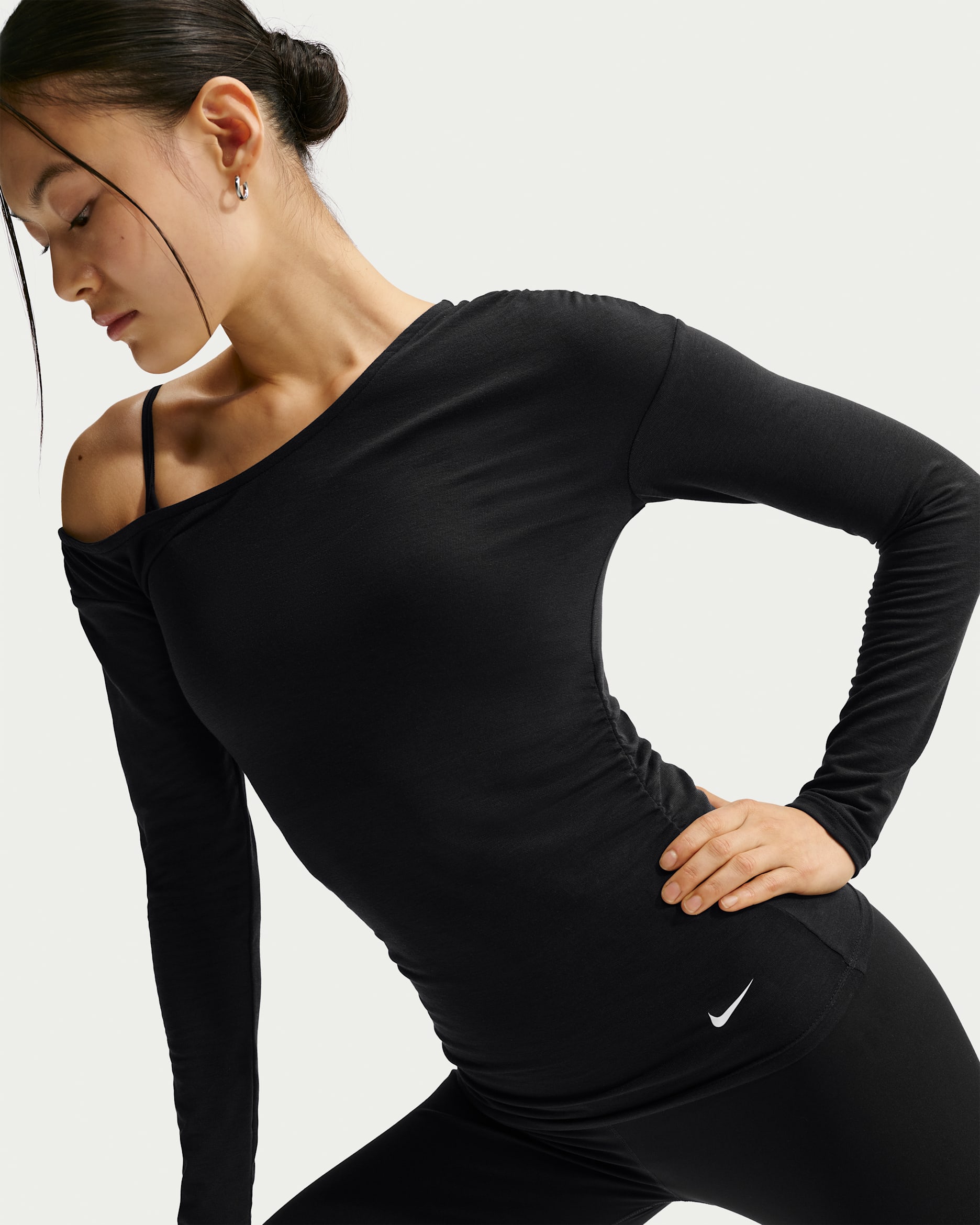 Nike One Relaxed Women's Dri-FIT Long-Sleeve Top - Black/White