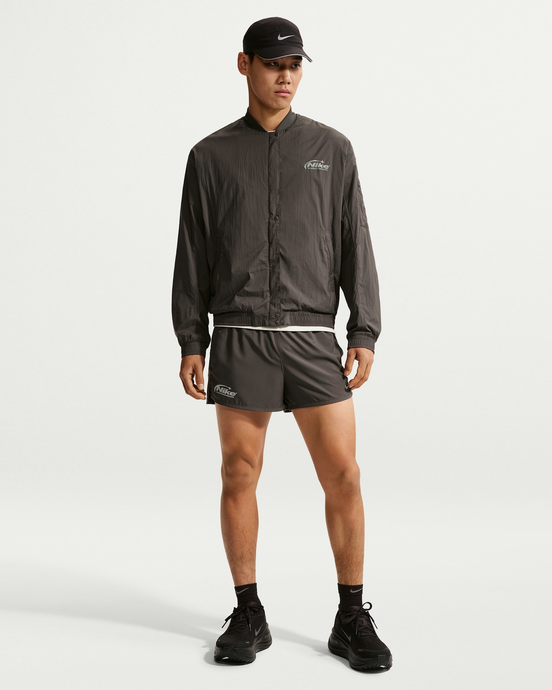 ナイキ メンズ Dri-FIT 8 cm ランニング ショートパンツ (インナー付き) - ミディアムアッシュ/ミディアムアッシュ/ブラック