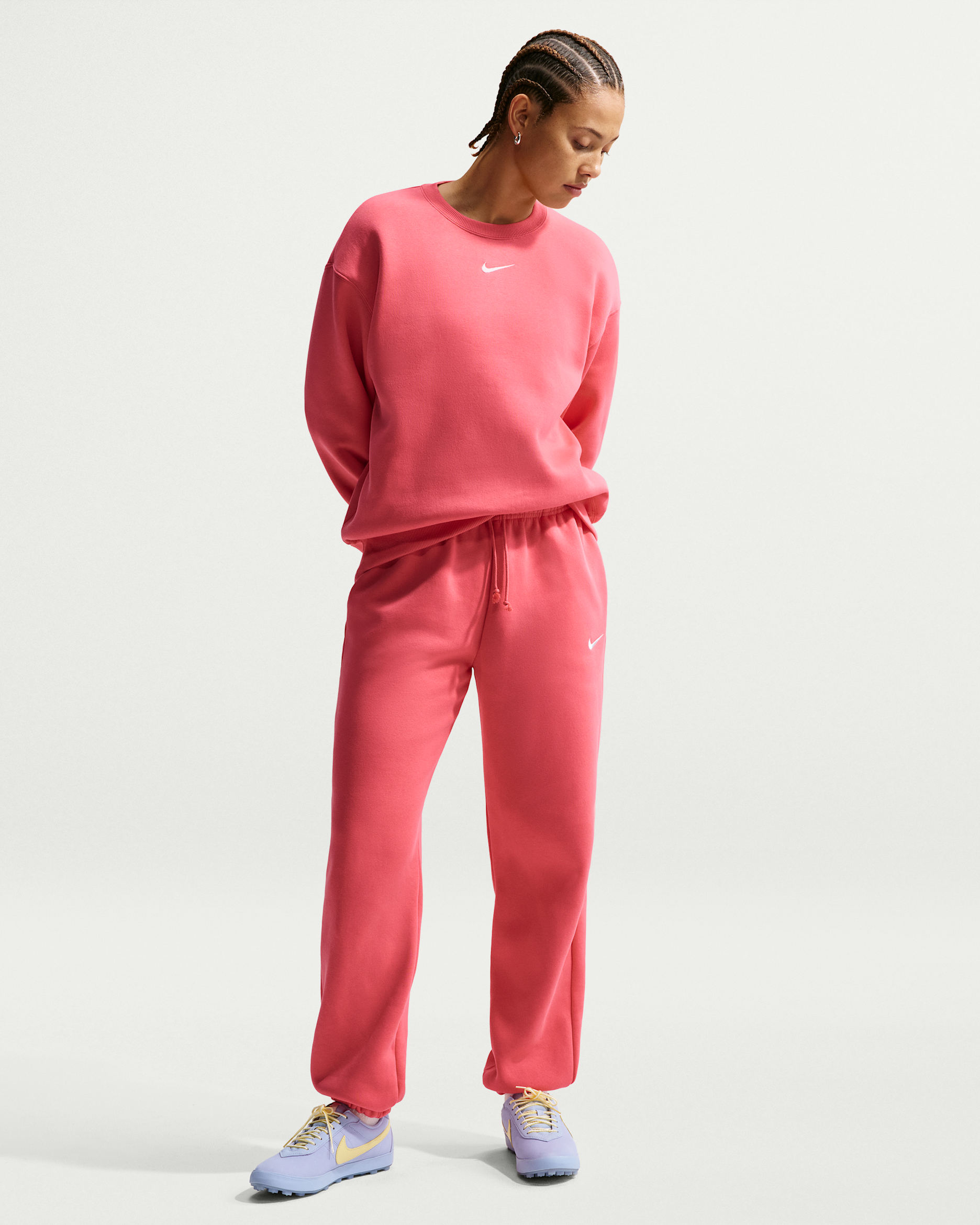 Pants de entrenamiento oversized de tiro alto para mujer Nike Sportswear Phoenix Fleece - Coral marino/Vela