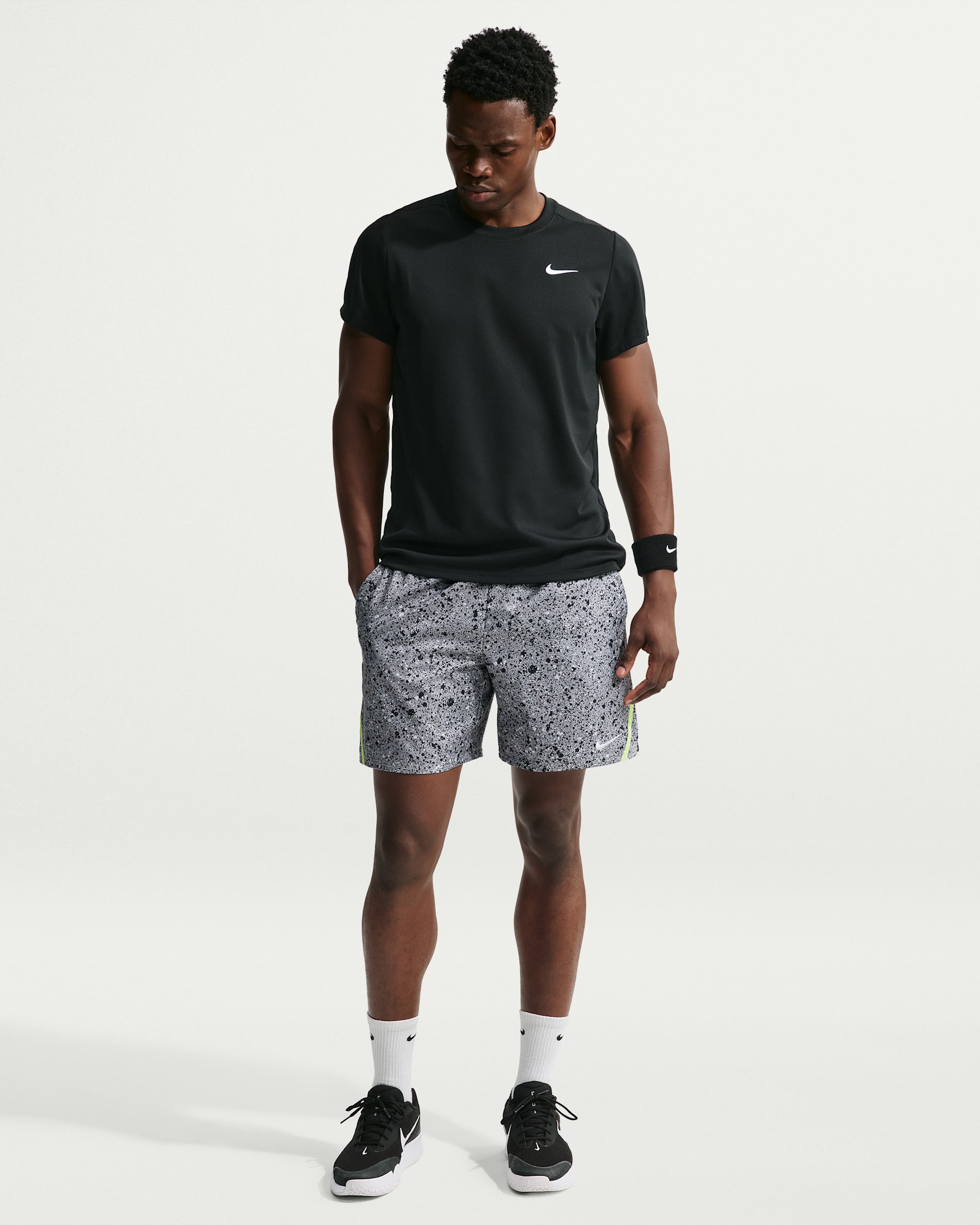 NikeCourt Victory Men's Dri-FIT 7" Shorts - Stealth/Light Lemon Twist/White