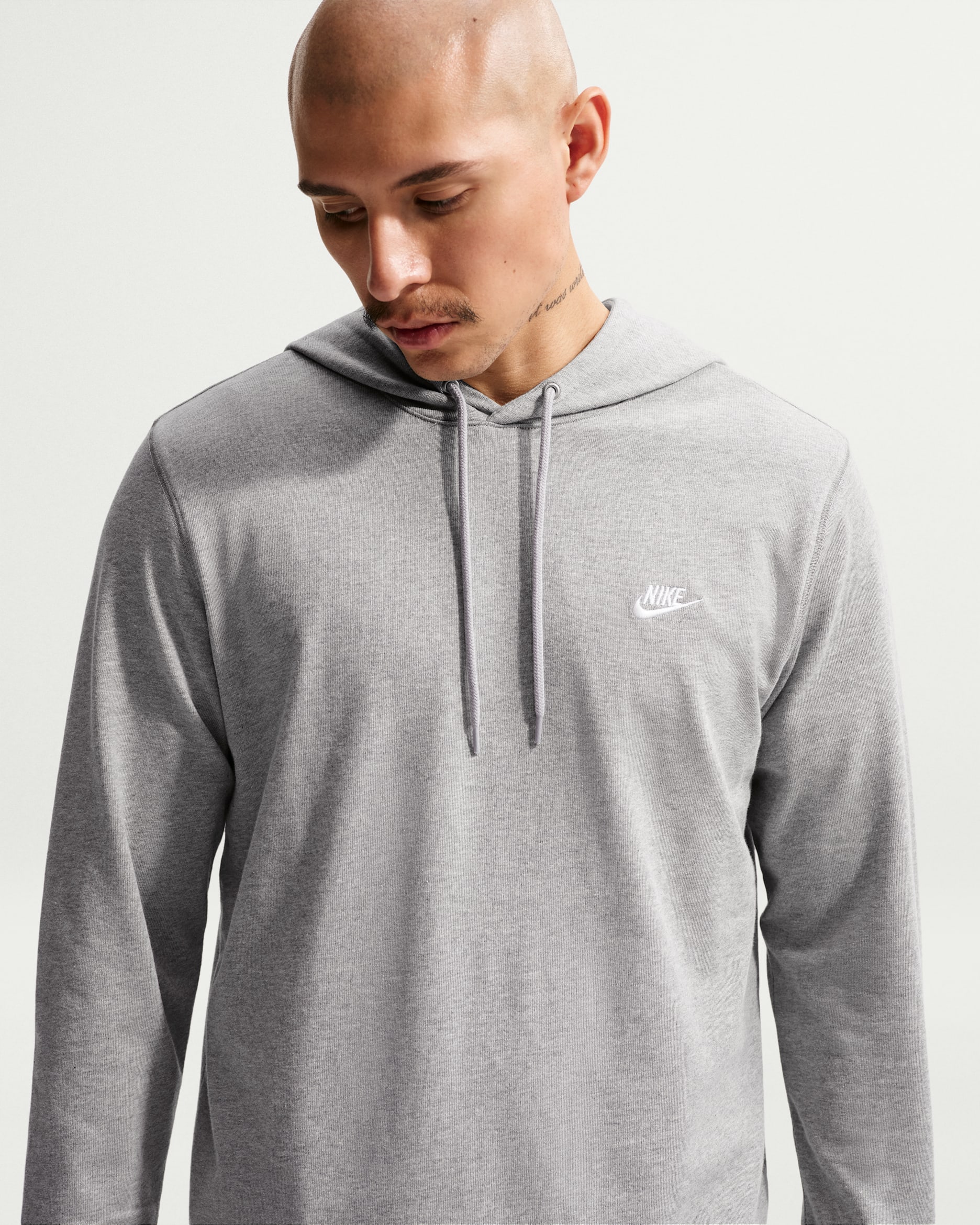 Pánská pletená mikina Nike Sportswear Club s kapucí - Dark Grey Heather/Light Smoke Grey/Bílá