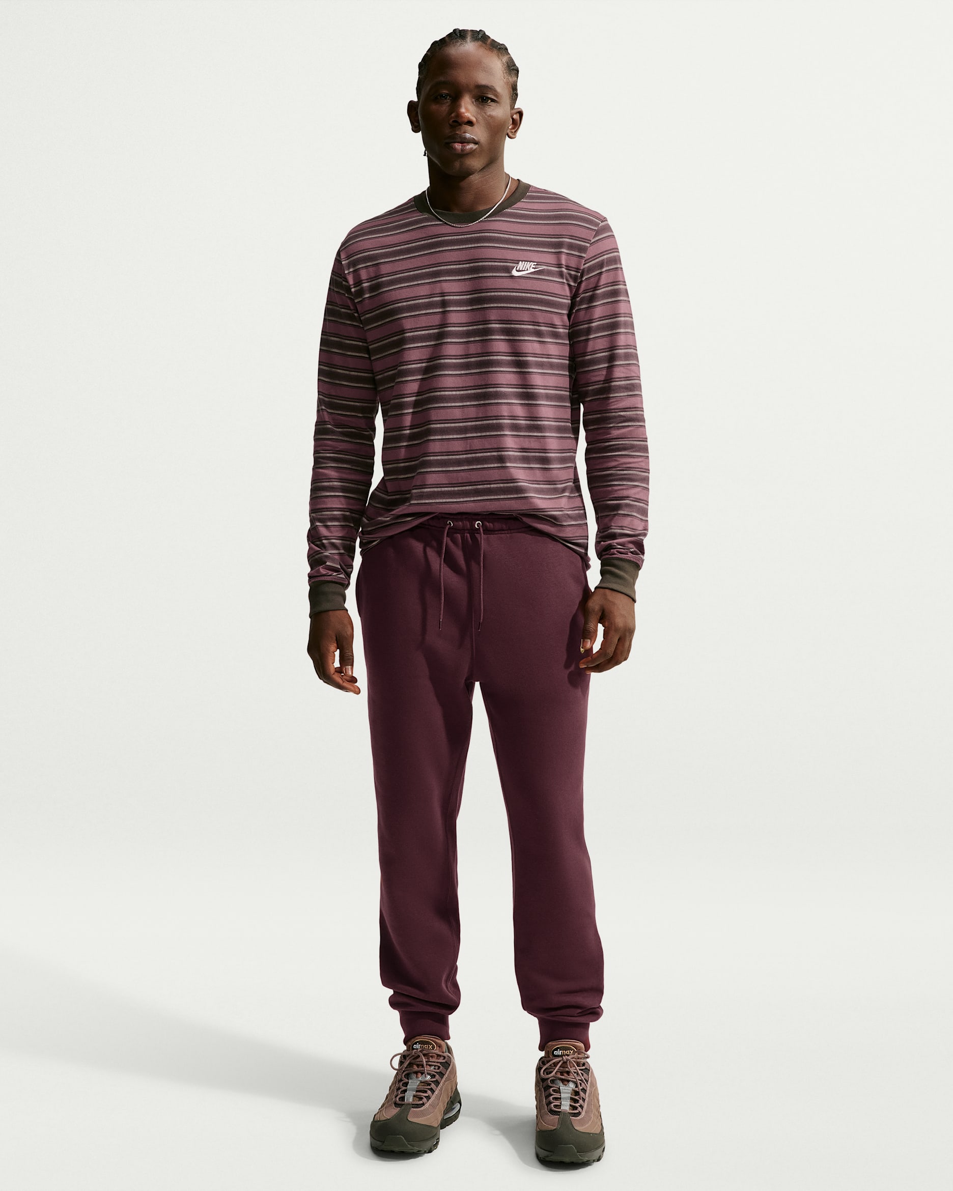 Nike Sportswear Club Men's Joggers - Burgundy Crush/Burgundy Crush/Metallic Gold