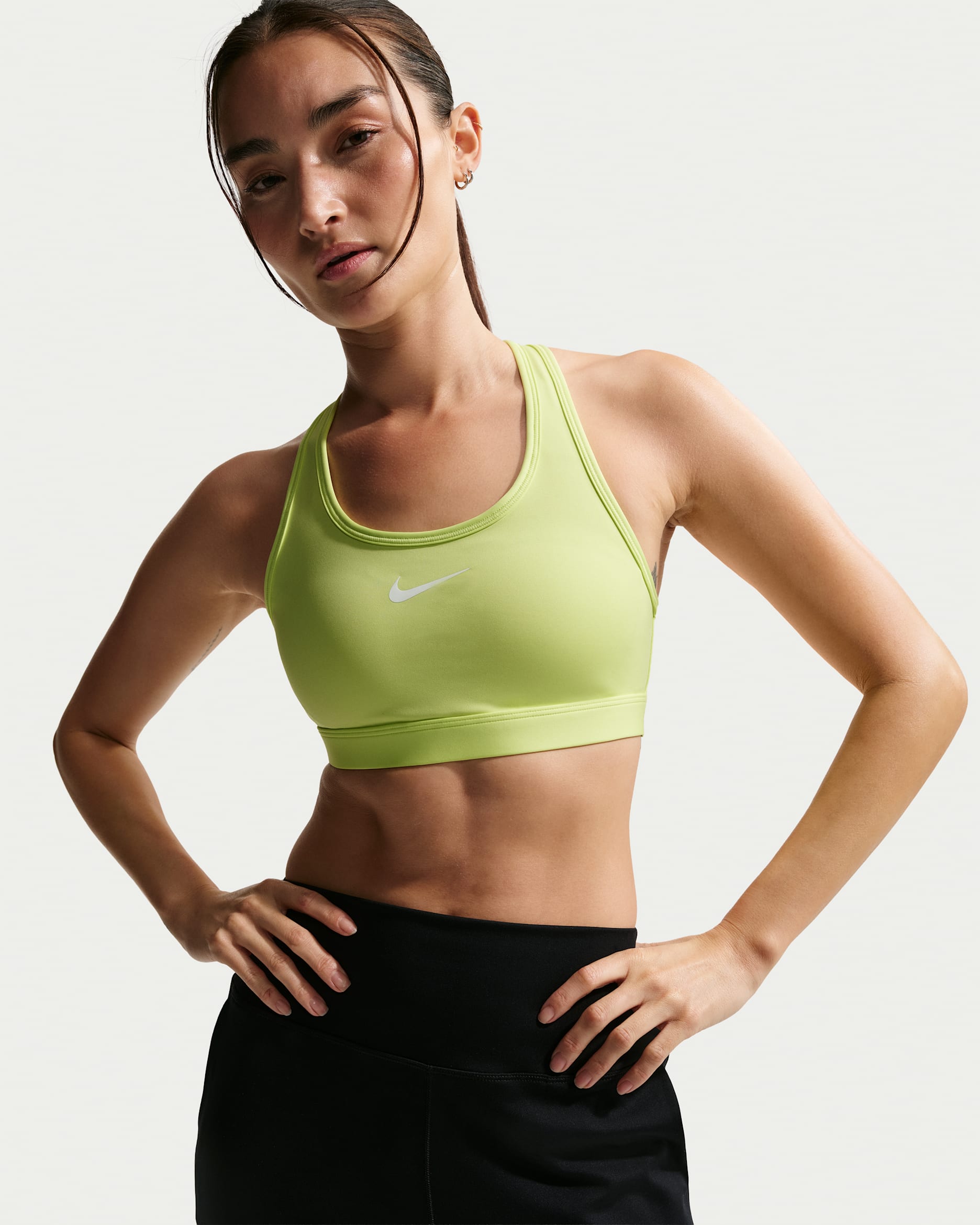 สปอร์ตบราผู้หญิงเสริมฟองน้ำ Nike Swoosh Medium Support - Light Lemon Twist/Stone Mauve/ขาว