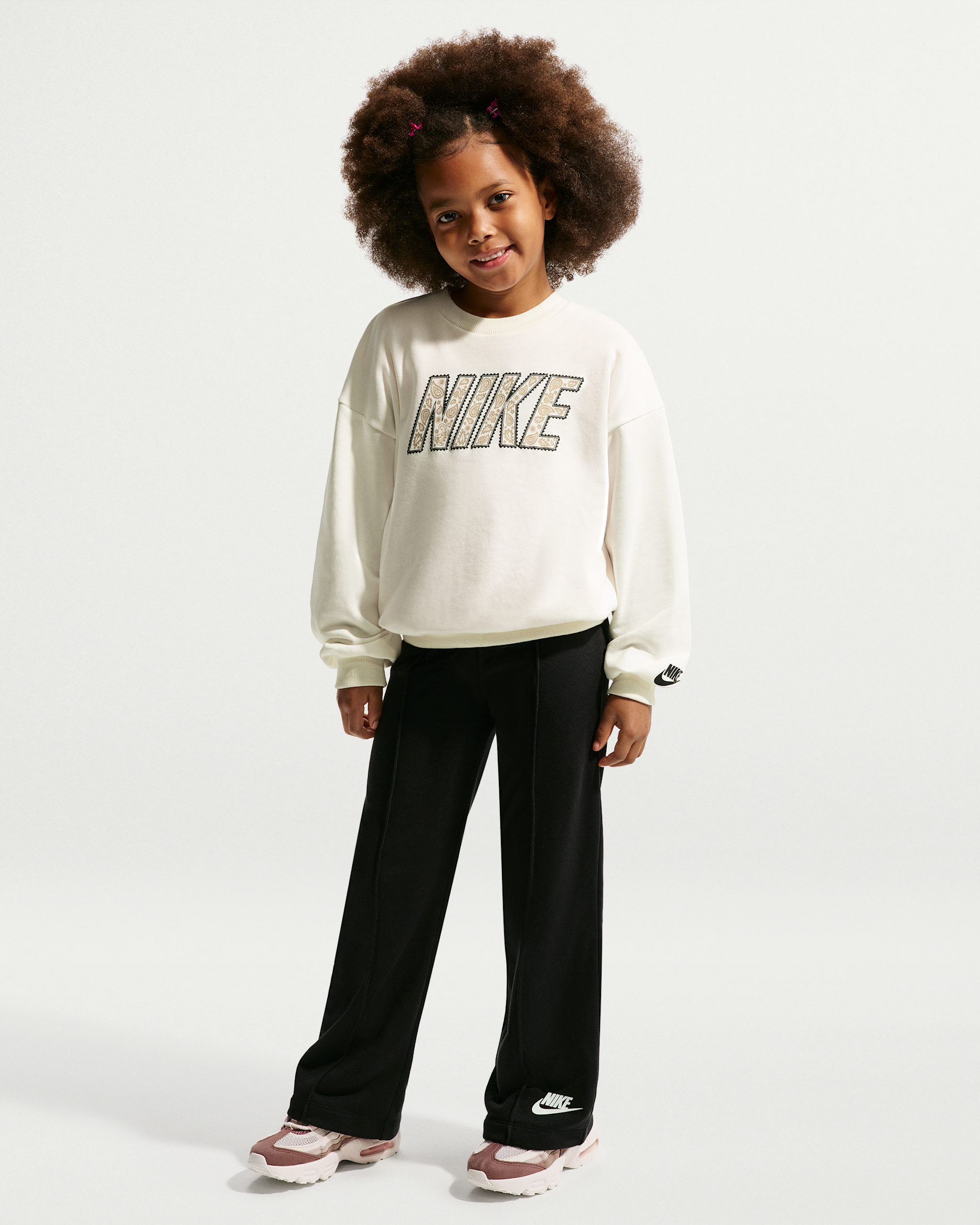 Conjunto de 2 piezas Nike Retro Remix con pants de pierna ancha en French Terry para niños talla pequeña - Negro