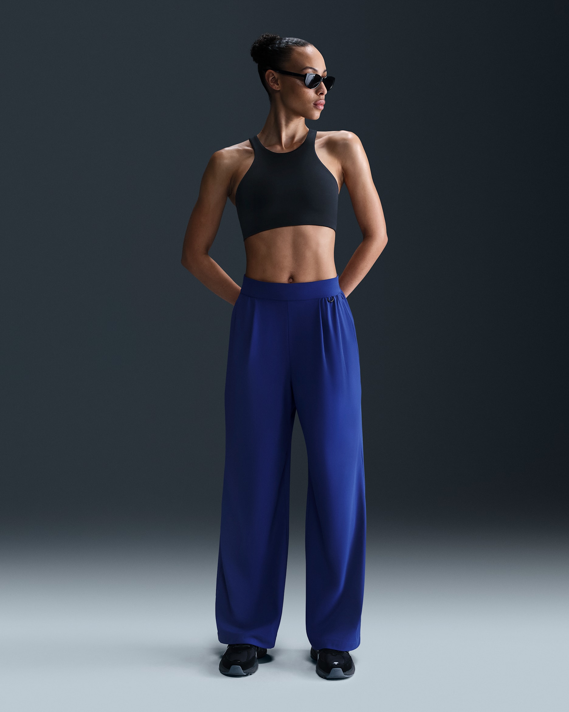 Pants Dri-FIT de tiro alto de pierna holgada y amplia para mujer Nike 24.7 PerfectStretch - Azul royal intenso/Azul vacío