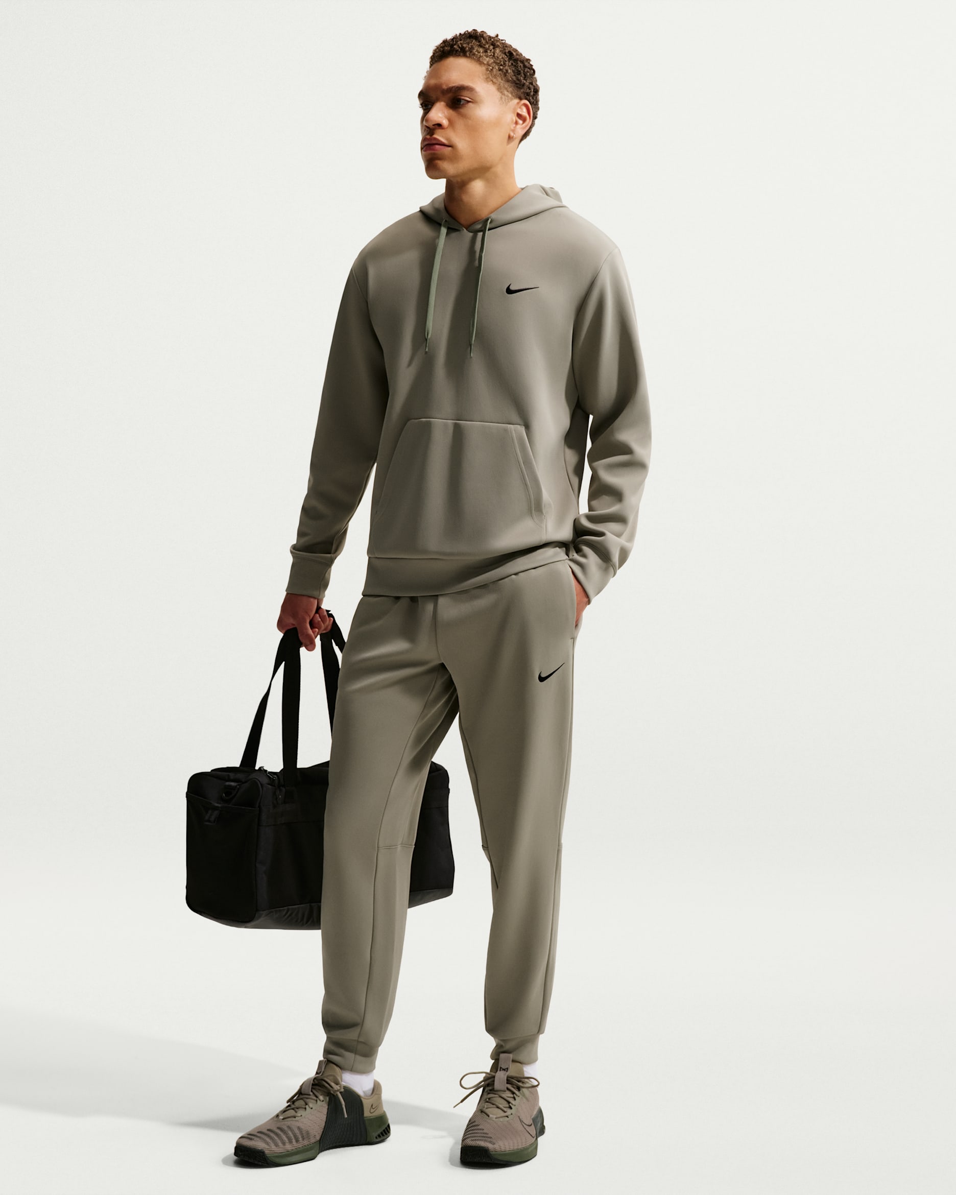 Joggers de entrenamiento Dri-FIT UV para hombre Nike Hyverse - Militar claro/Militar claro/Negro