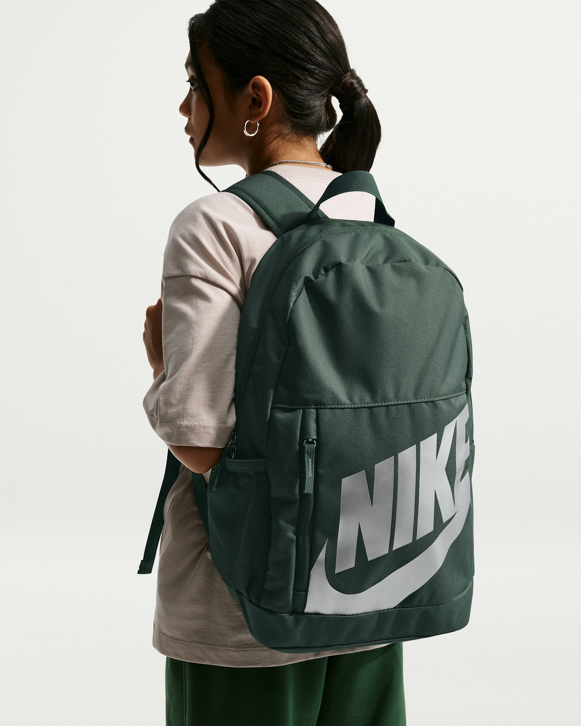 Nike ryggsekk til barn (20 L) - Camo Green/Camo Green/Metallic Silver