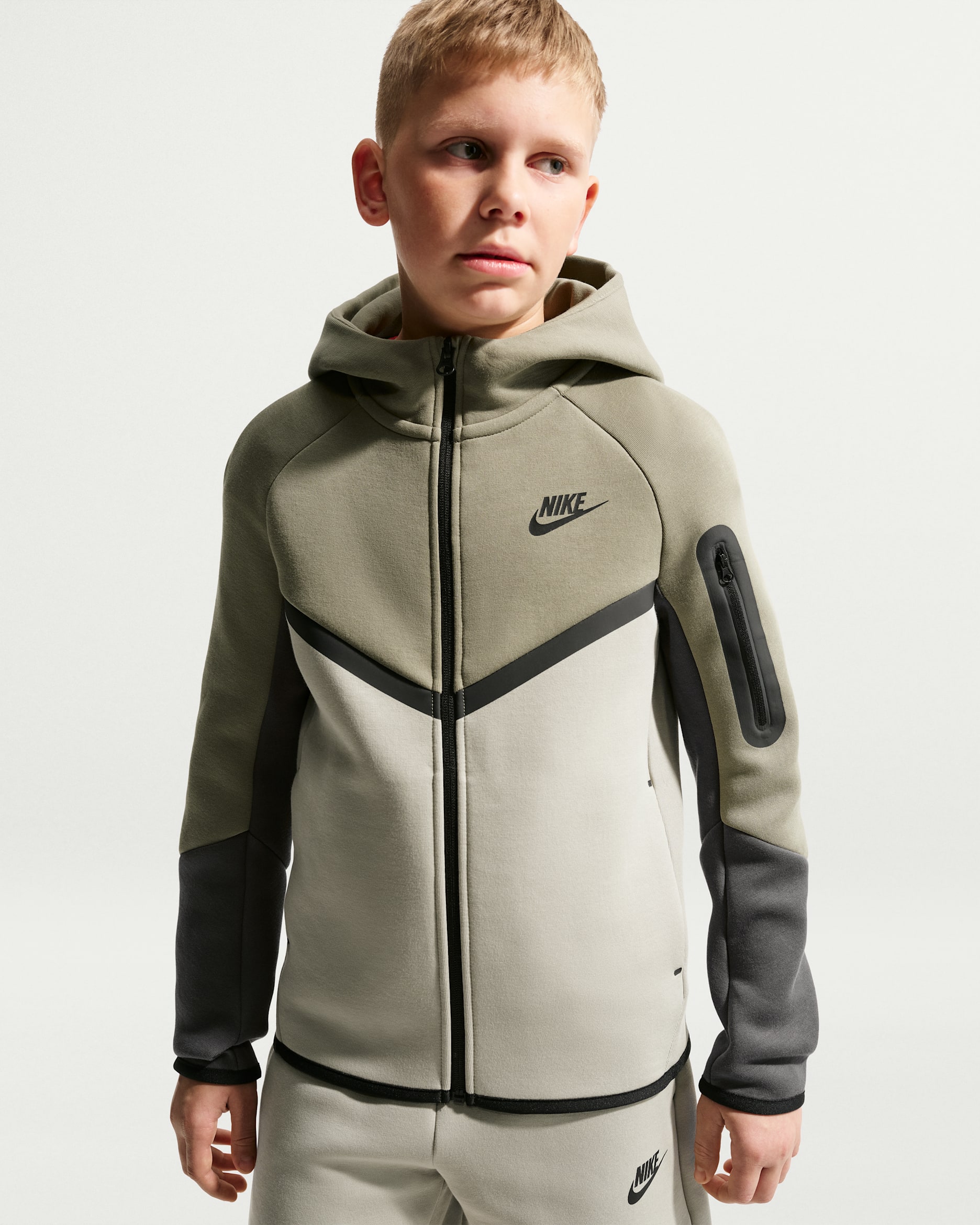 Nike Sportswear Tech Fleece Older Kids' Full-Zip Hoodie - Silver Sage/Spruce Fog/Medium Ash/Black