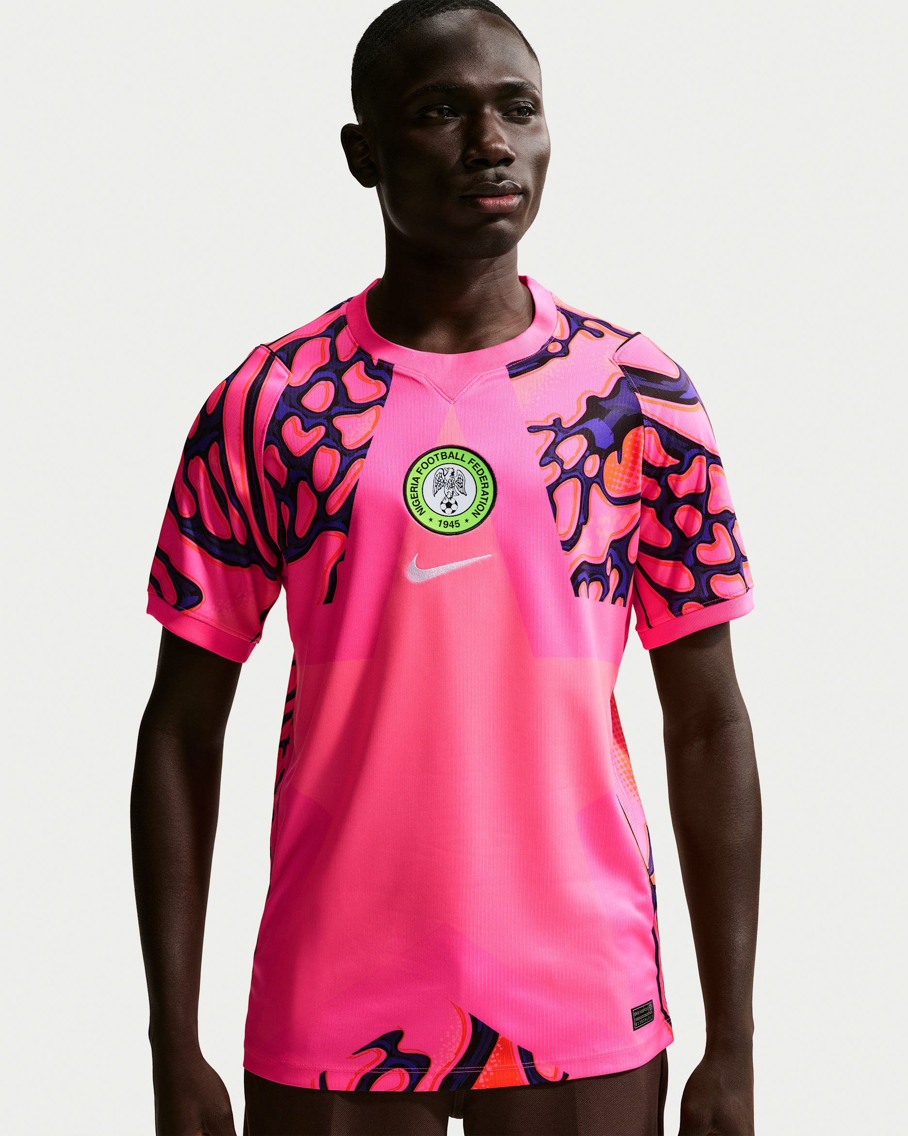 奈及利亞隊 2026 Stadium Goalkeeper 男款 Nike Dri-FIT 球迷版短袖足球衣 - Hyper Pink/黑色/白色