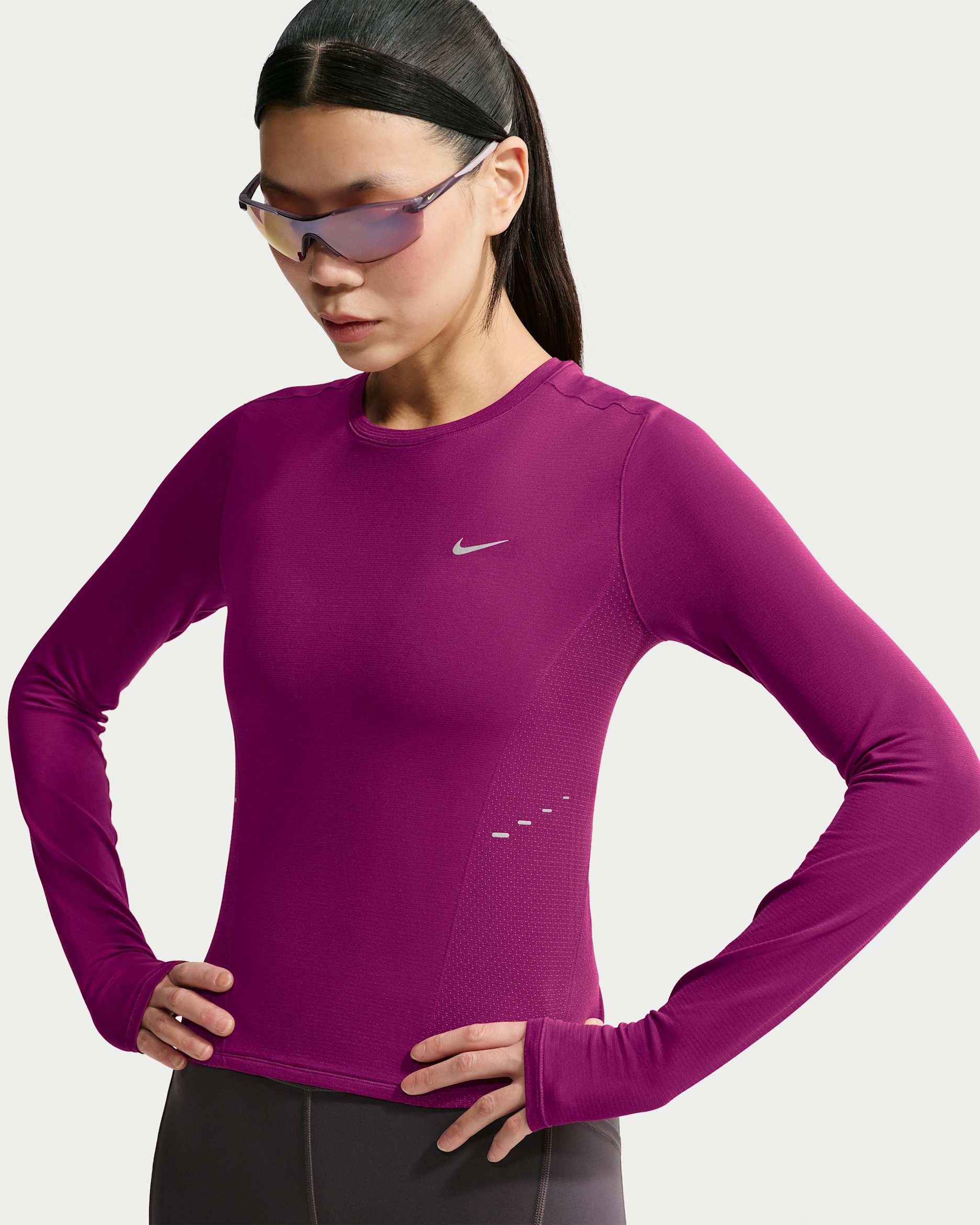 Playera de correr de manga larga Dri-FIT sin costuras para mujer Nike Swift - Baya genuino