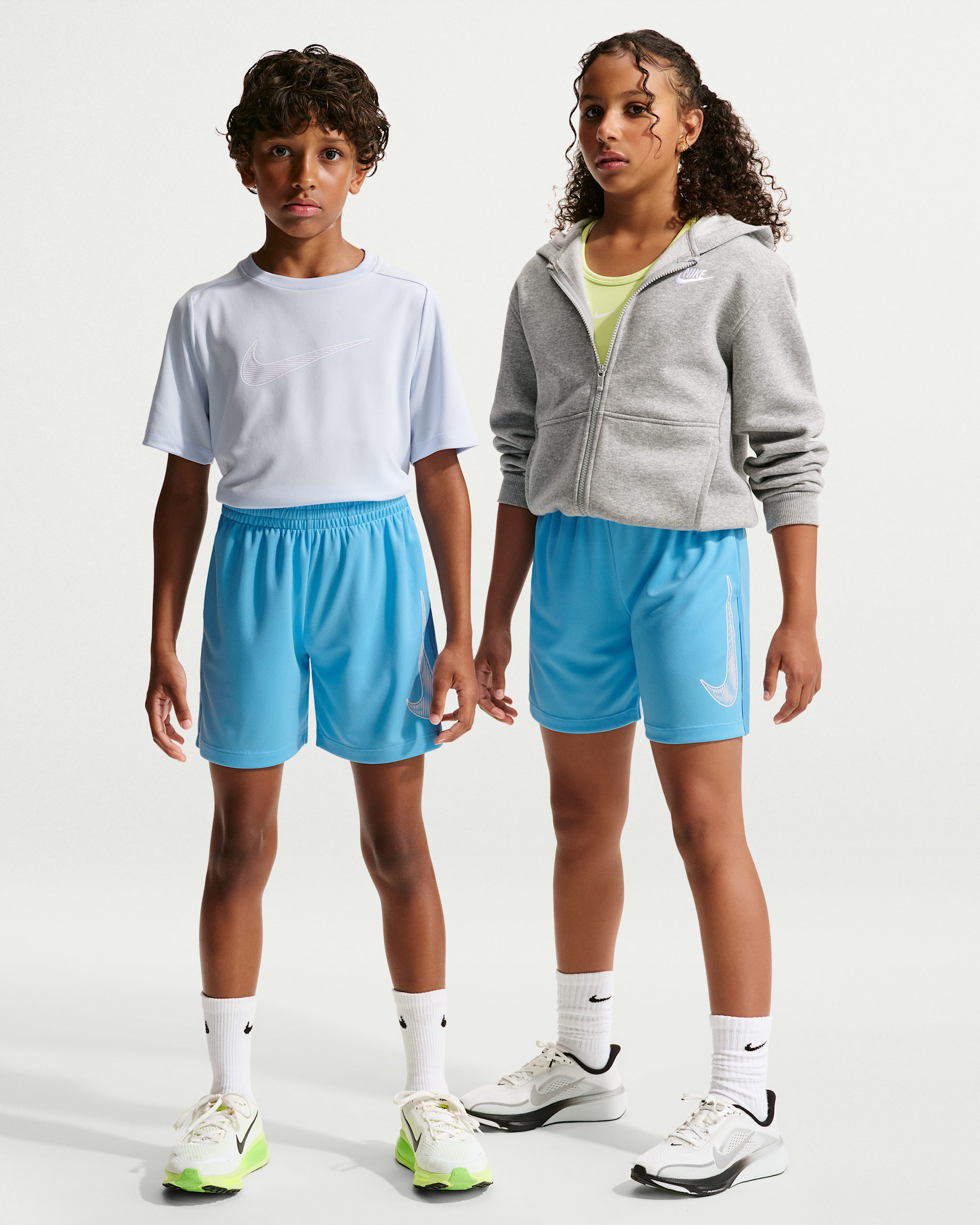 Nike Multi+ Dri-FIT Trainingsshorts für ältere Kinder (Jungen) - Football Blue/Weiß
