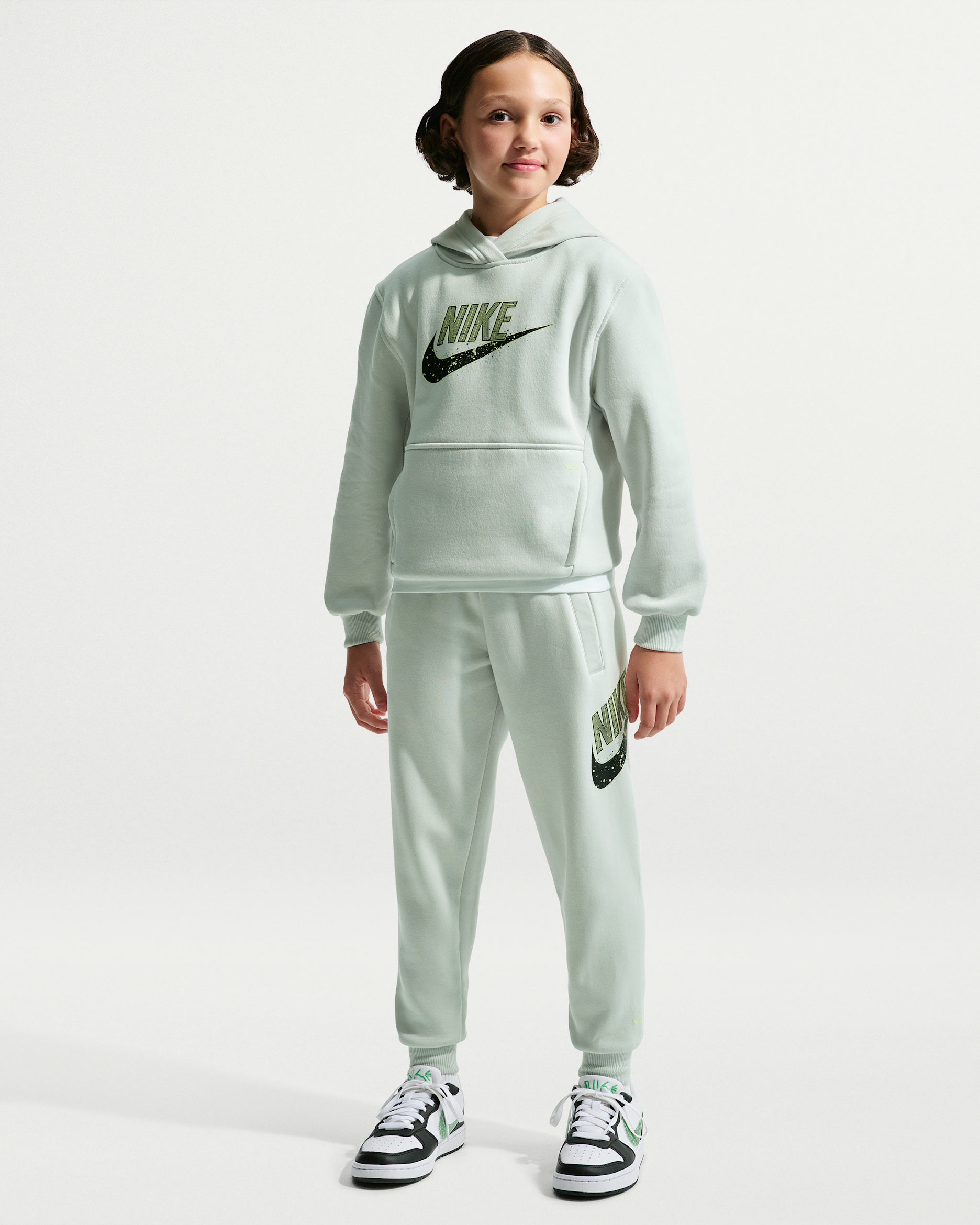Nike Sportswear Club Older Kids' Fleece Joggers - Photon Dust/Black/Barely Volt