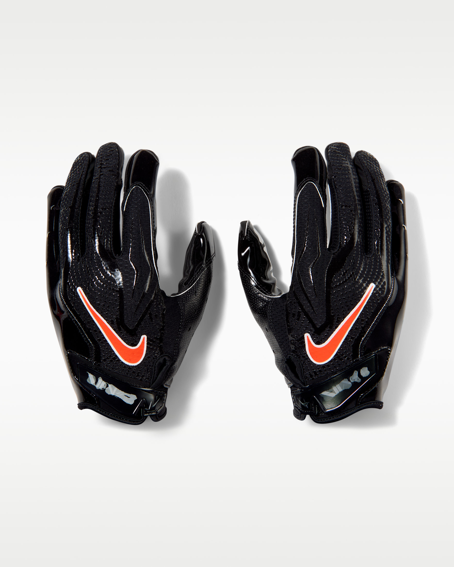 Vapor Jet 9.0 (Ja'Marr Chase) Big Kids' Nike Football Gloves (1 Pair) - Black/Black/Brilliant Orange