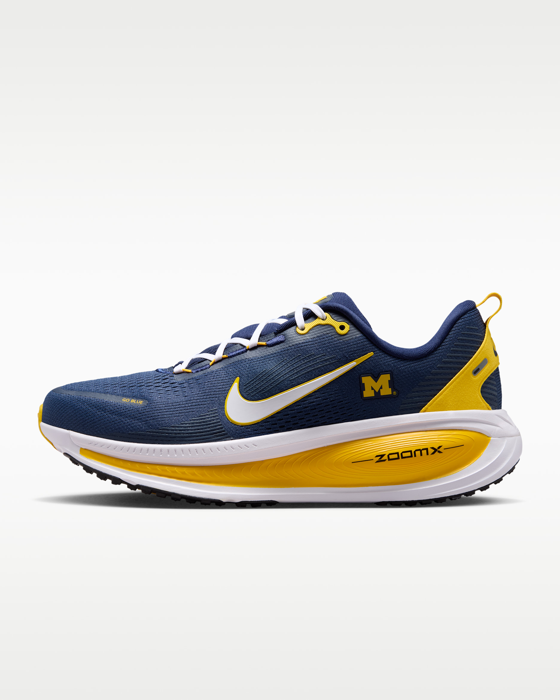 Tenis de correr en pavimento para hombre Nike College Vomero 18 (Michigan) - Azul marino universitario/Amarillo/Blanco