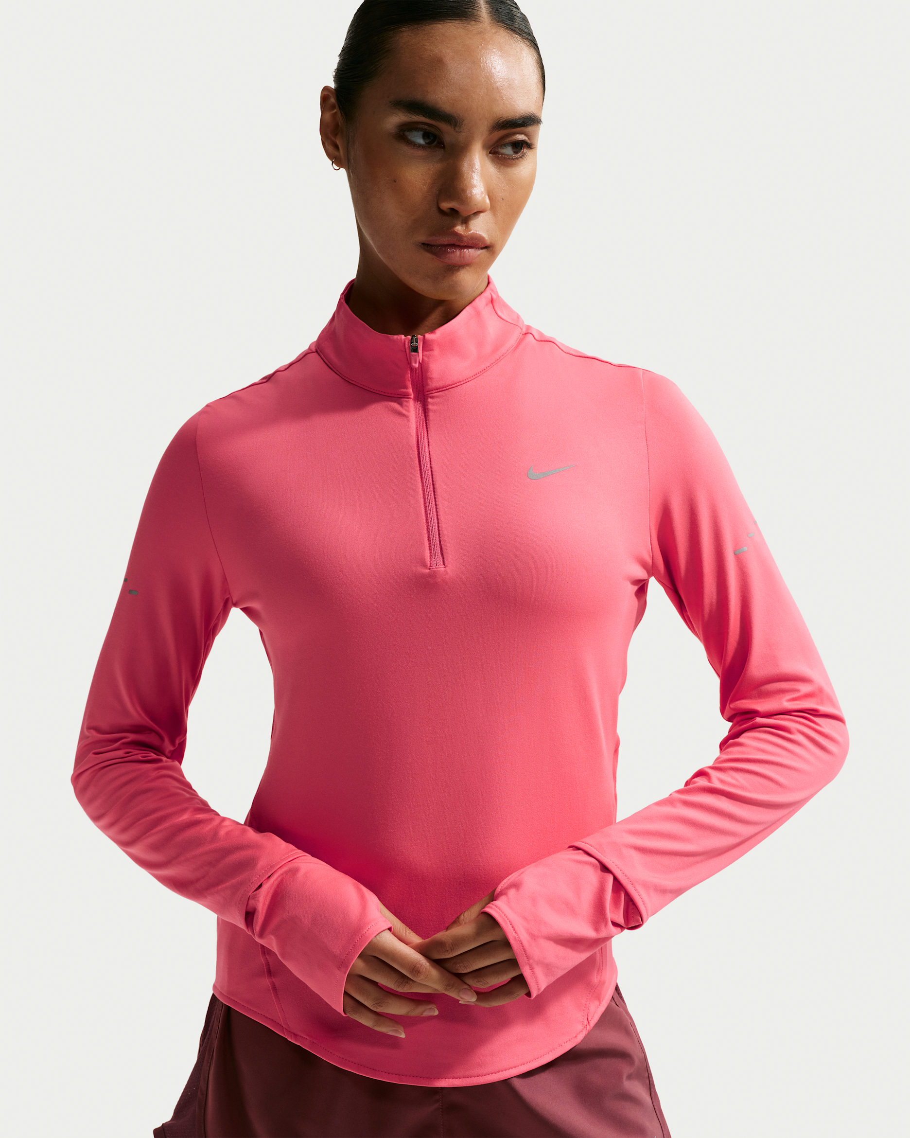 Playera de correr Dri-FIT UV de cierre de 1/4 para mujer Nike Swift - Coral marino