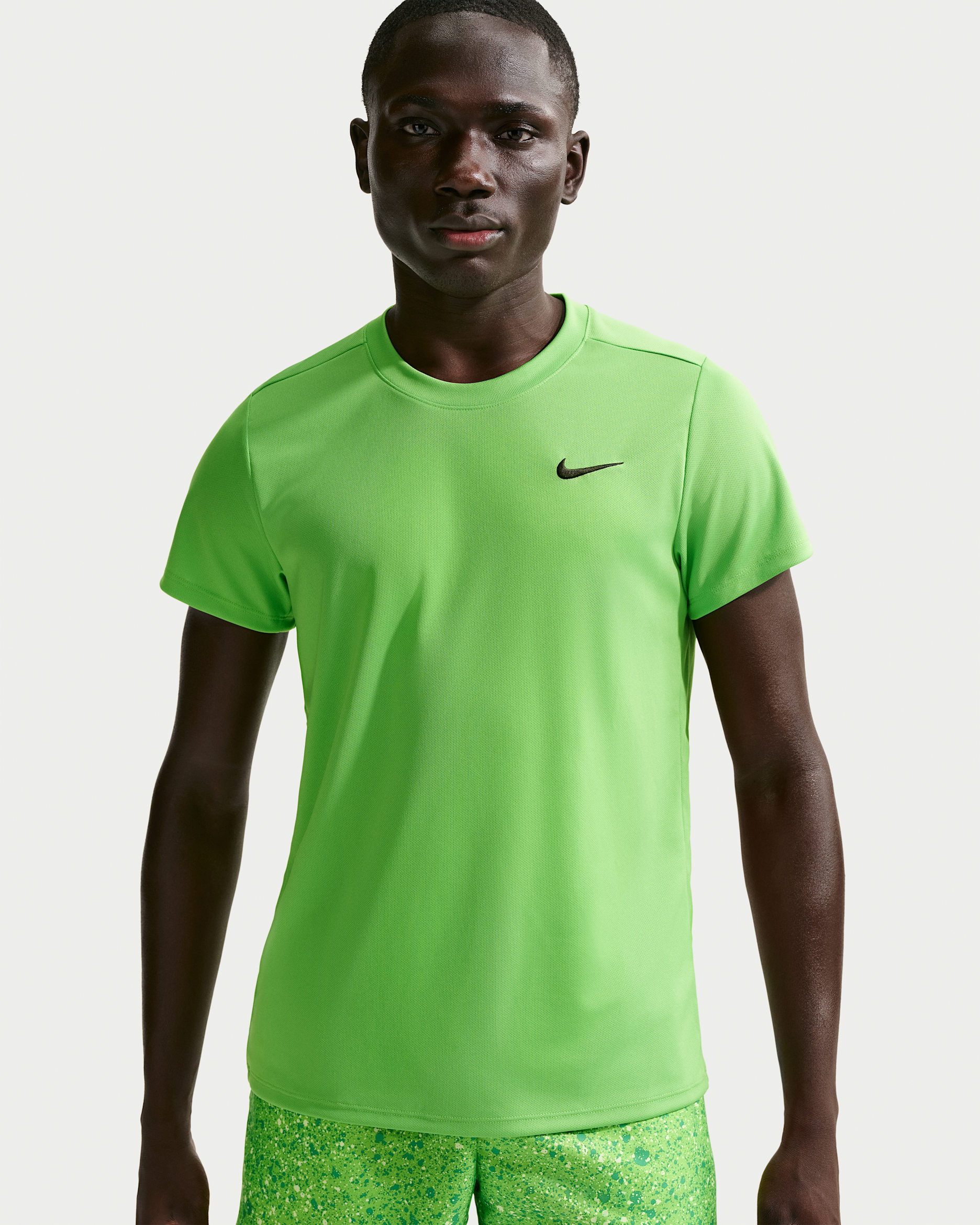 Playera de tenis Dri-FIT para hombre NikeCourt Victory - Verde medio/Negro