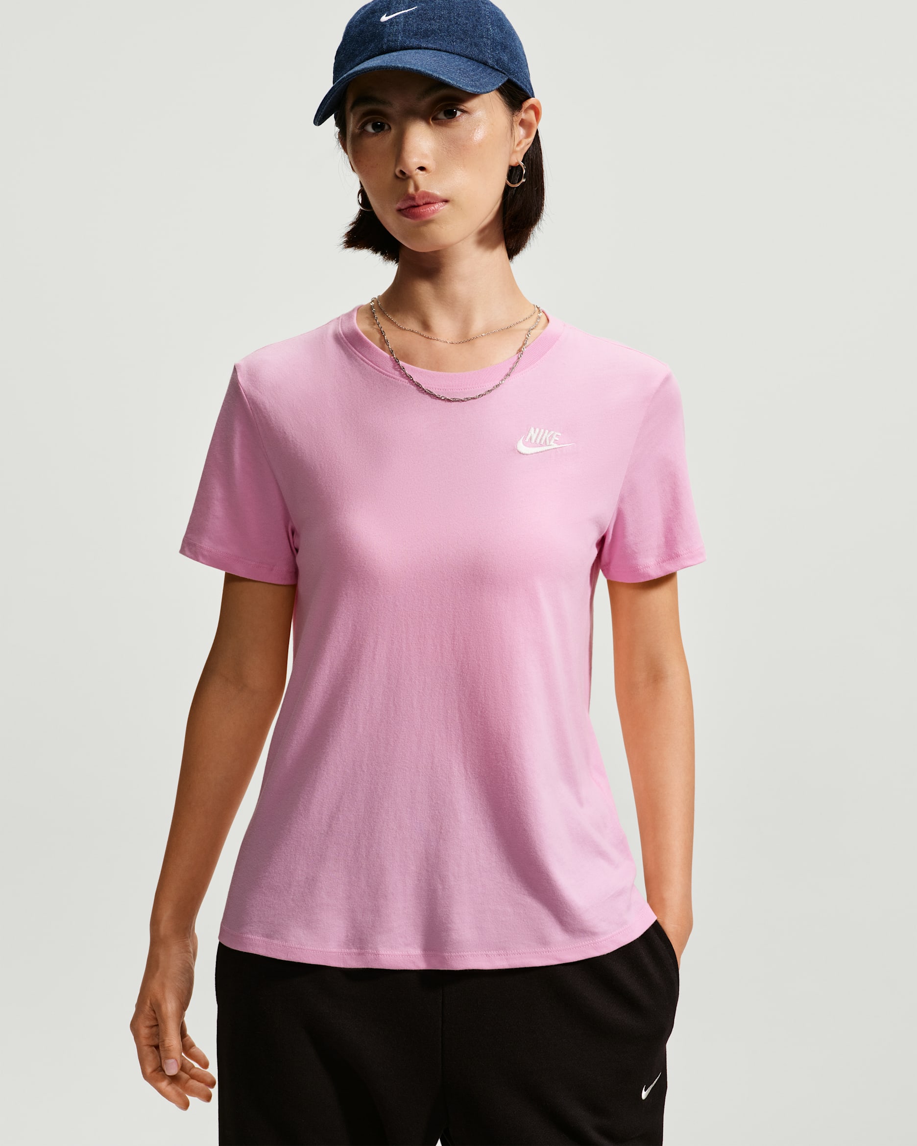 Nike Sportswear Club Essentials Women's T-Shirt - Pink Rise/Sail