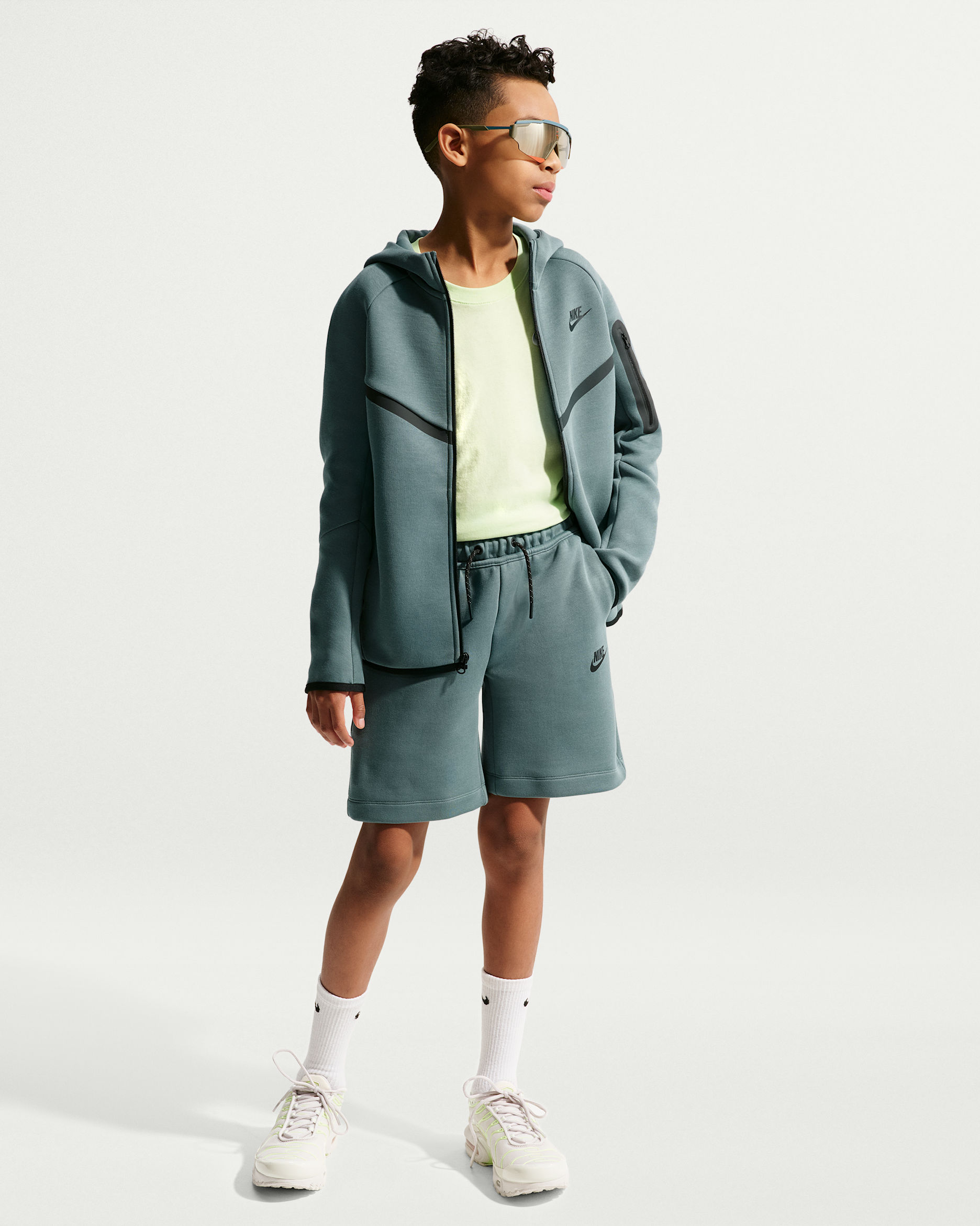 Nike Sportswear Tech Fleece Older Kids' (Boys') Shorts - Mineral Slate/Black
