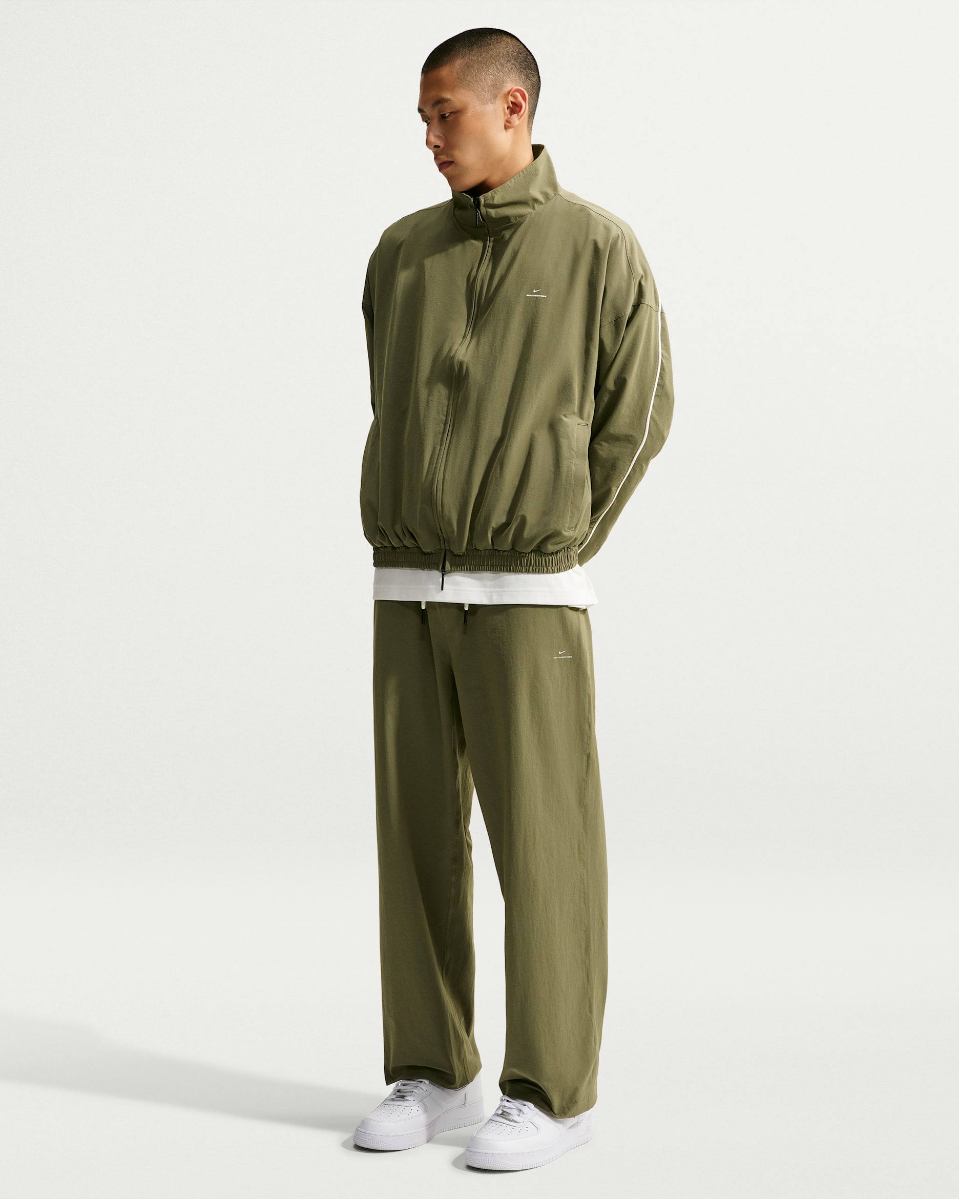 Nike Standard Issue 男款 Dri-FIT 梭織籃球長褲 - Medium Olive/Pale Ivory