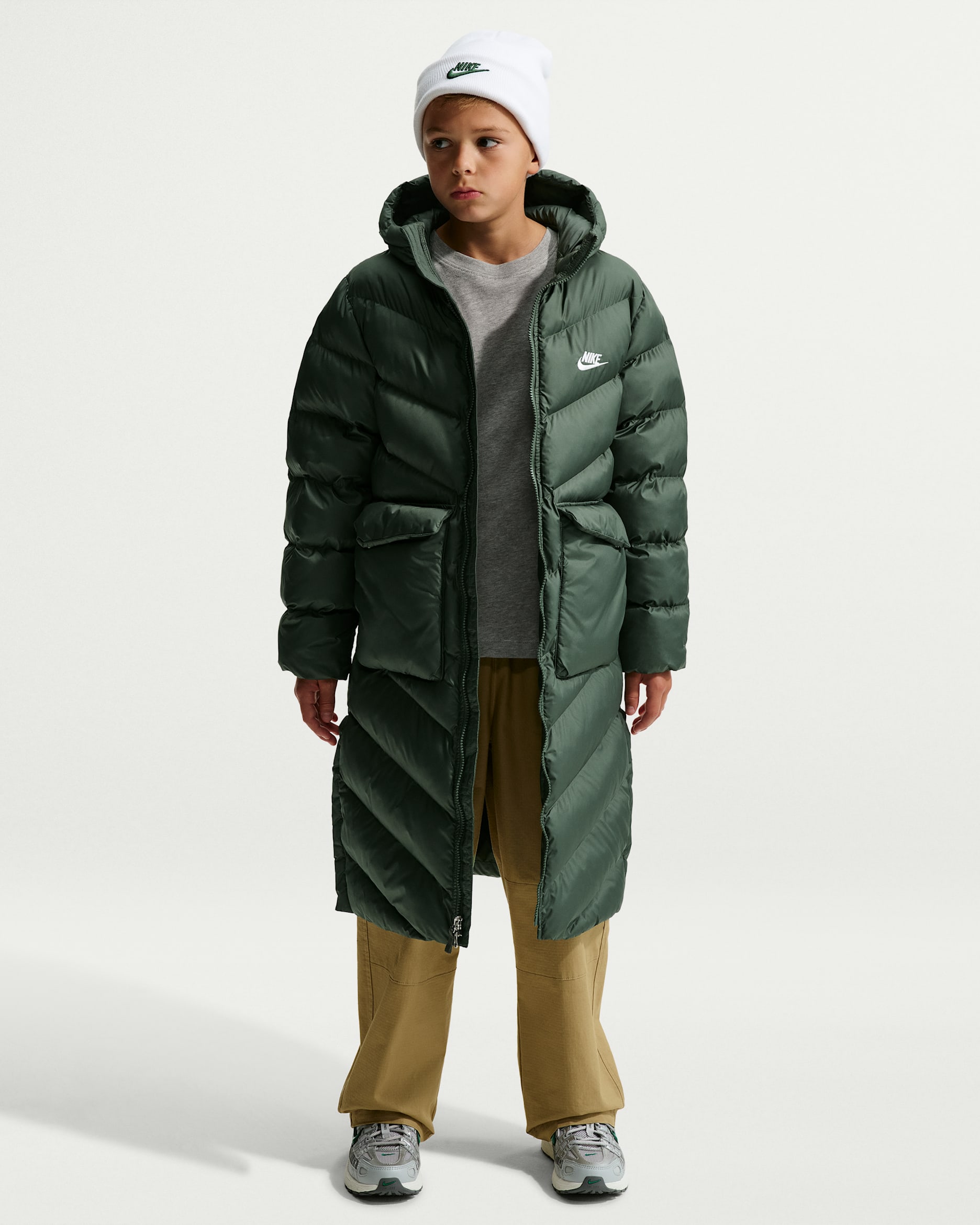 Parca almofadada a todo o comprimento de corte folgado Therma-FIT Nike Sportswear All Day Play Júnior - Verde Camo/Branco