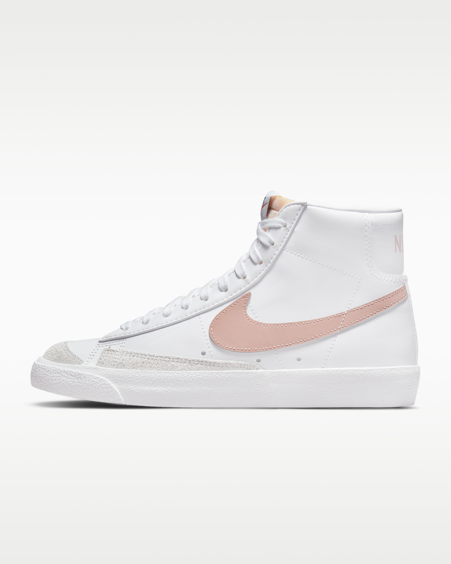Tenis para mujer Nike Blazer Mid '77 - Blanco/Melocotón/Blanco cumbre/Rosa Oxford