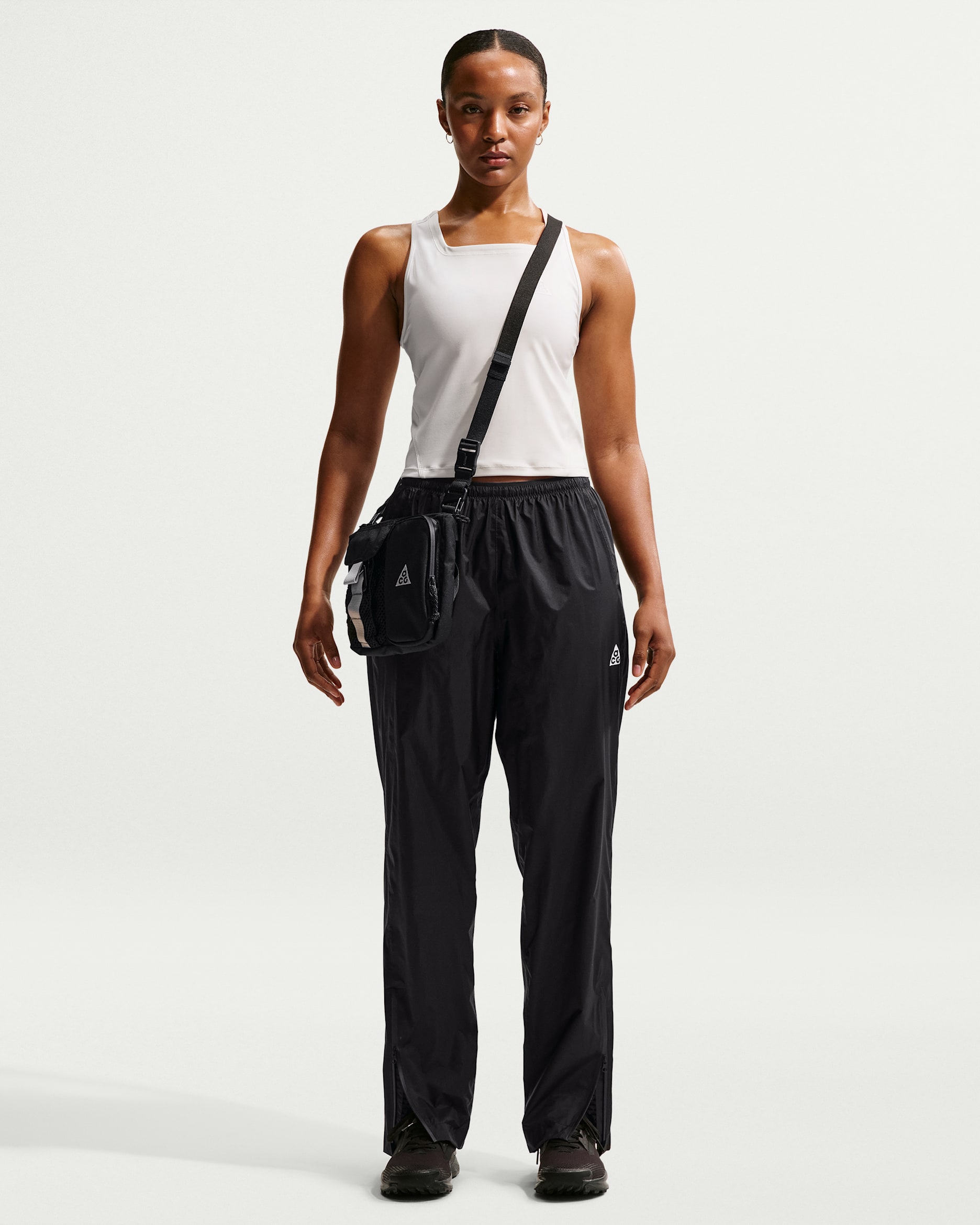 Nike ACG Storm-FIT ADV Traillaufhose mit mittelhohem Bund für Damen - Schwarz/Summit White