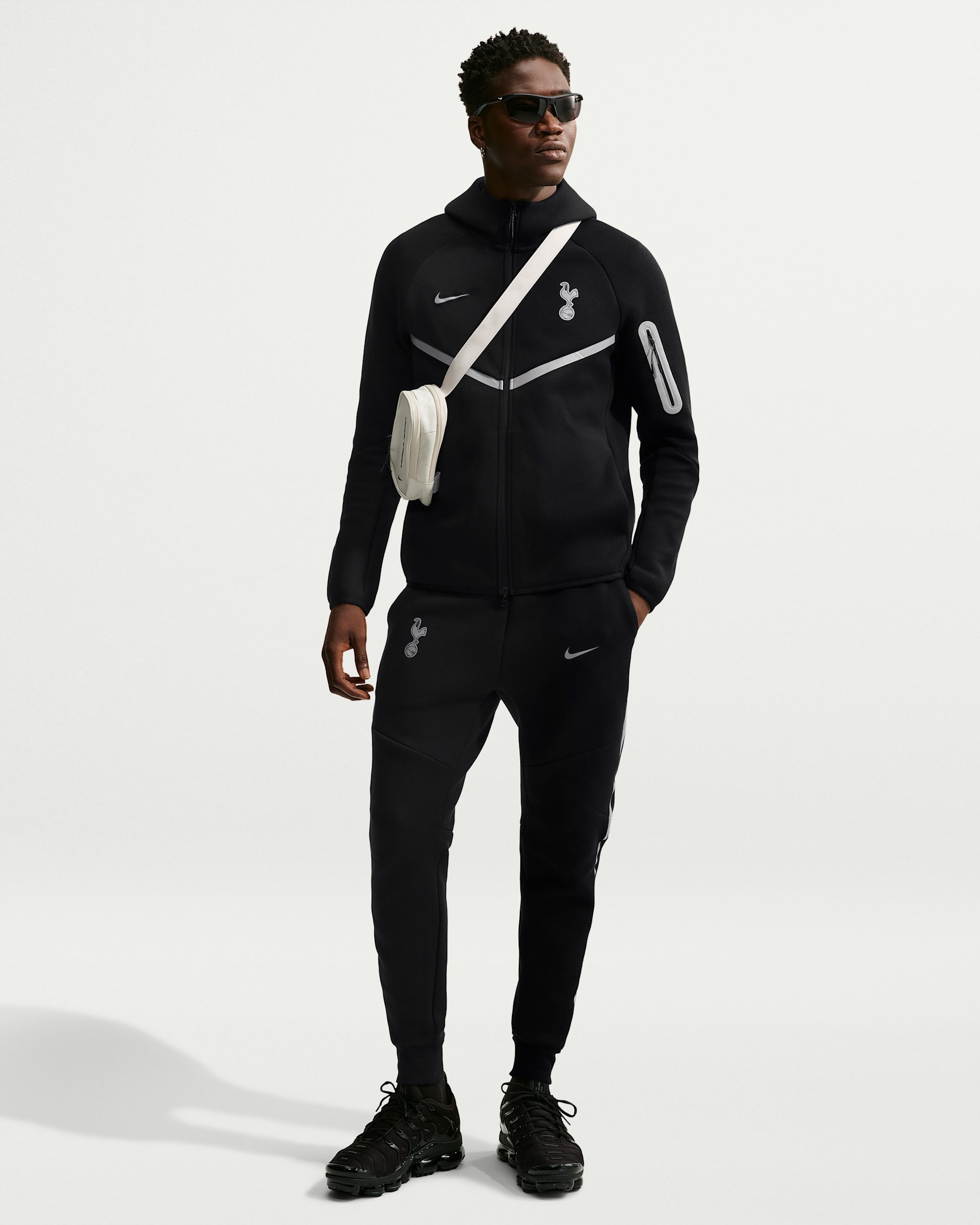 Tottenham Hotspur Tech Fleece Men's Nike Football Joggers - Black