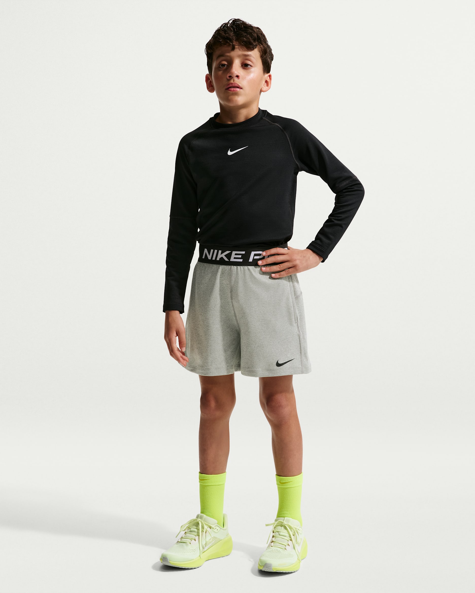 Shorts de tejido Fleece Dri-FIT para niño talla grande Nike Pro - Gris oscuro jaspeado/Blanco/Negro