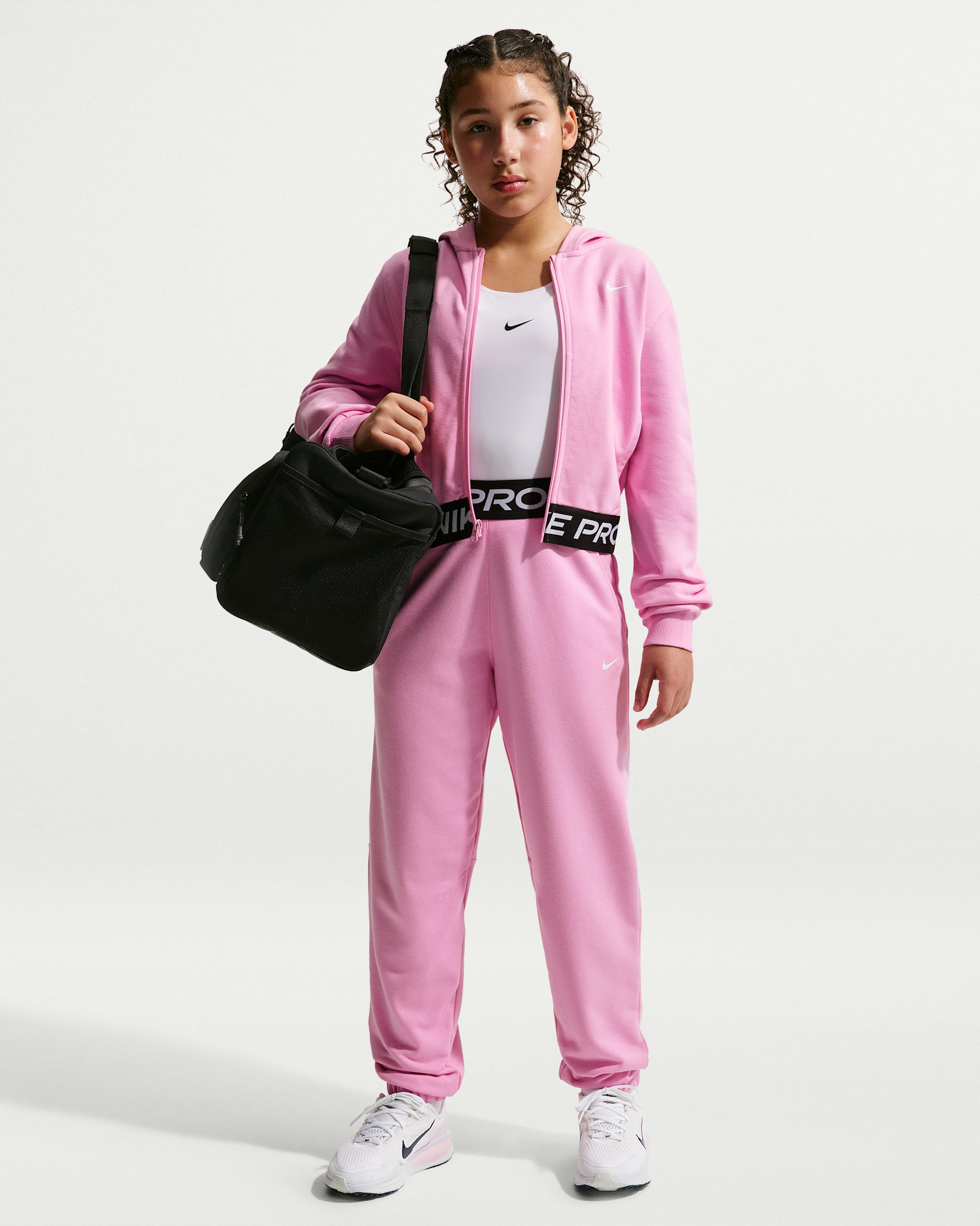 Pantaloni jogger Dri-FIT Nike Pro Fleece – Ragazza - Pink Rise/Pink Rise/Nero/Bianco