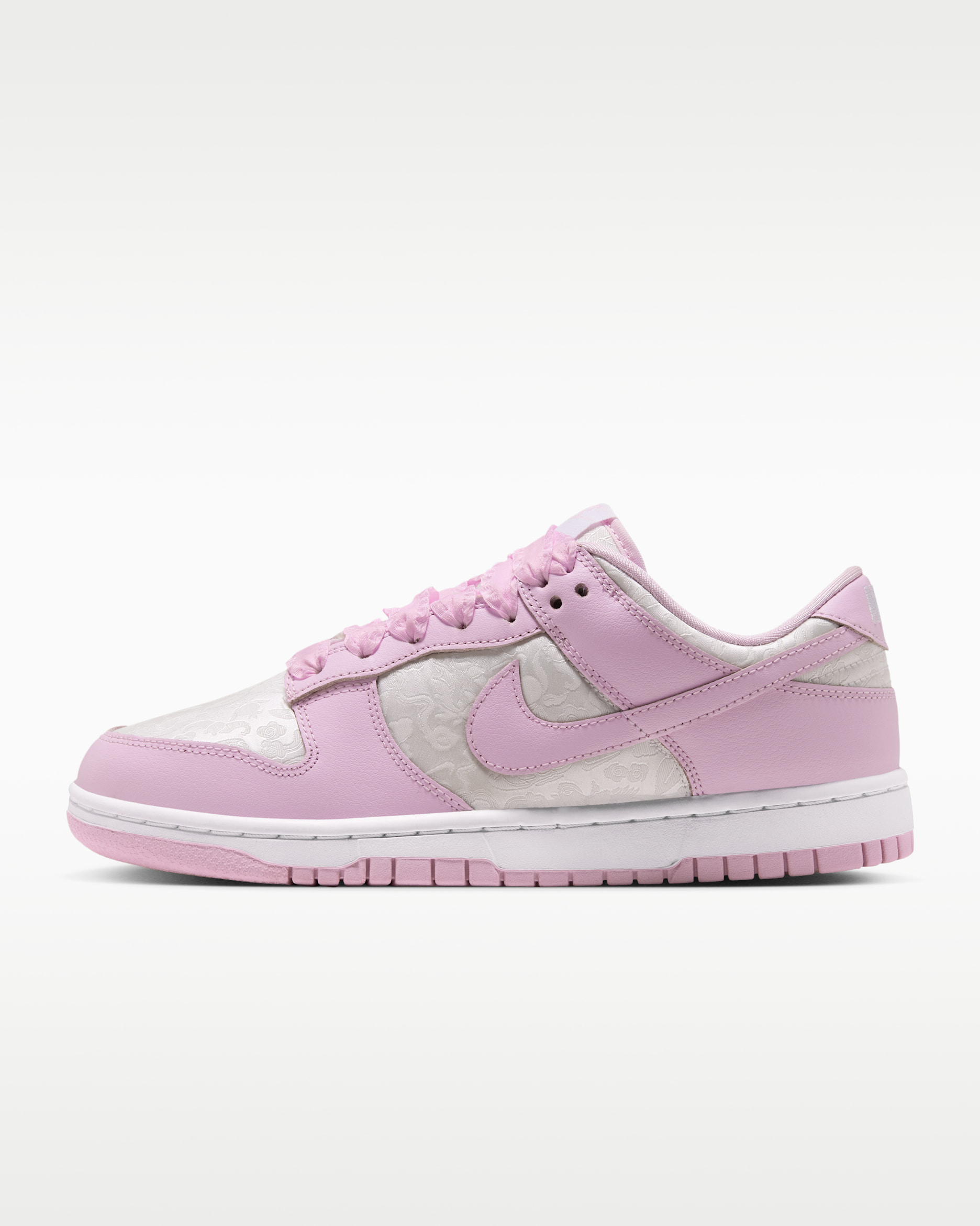 Nike Dunk Low SE Women's Shoes - White/Pink Foam