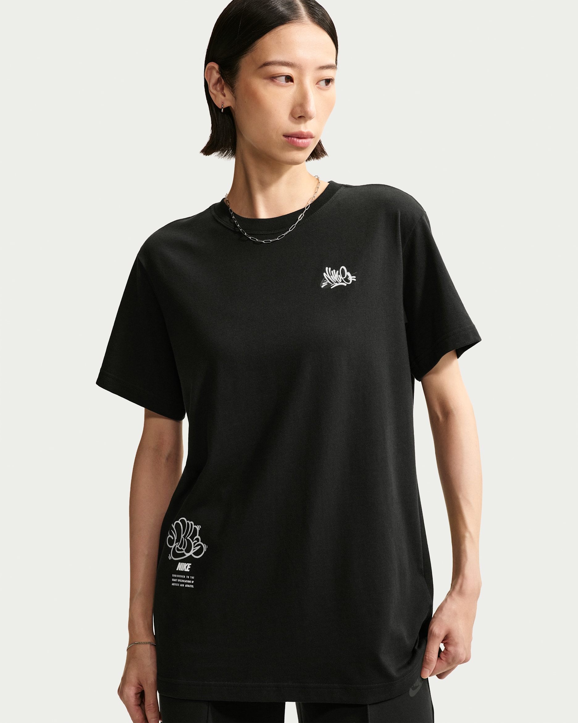 เสื้อยืดโอเวอร์ไซส์ผู้หญิง Nike Sportswear Classic - ดำ