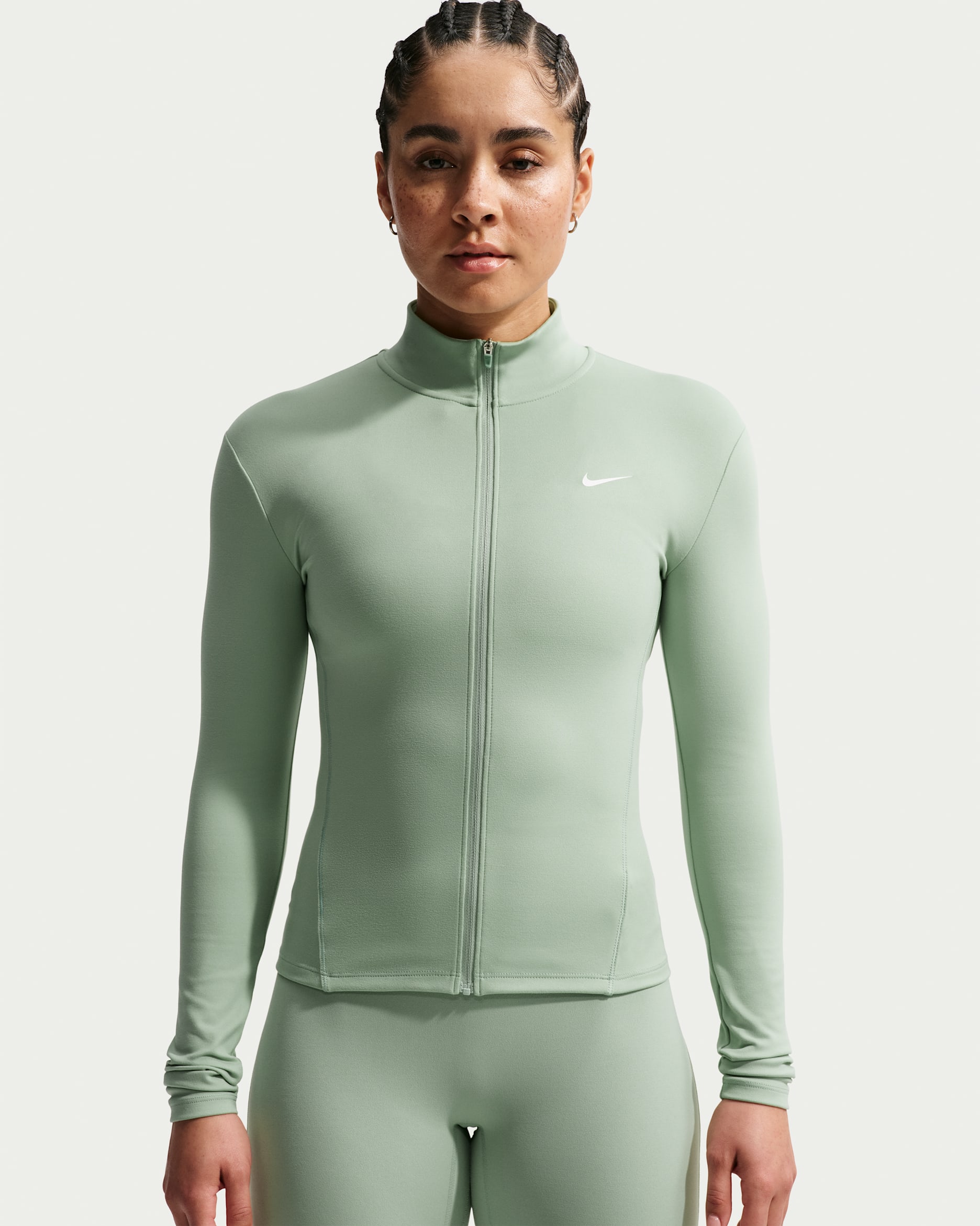 Nike One Fitted Dri-FIT jakke med glidelås til dame - Steam/Hvit