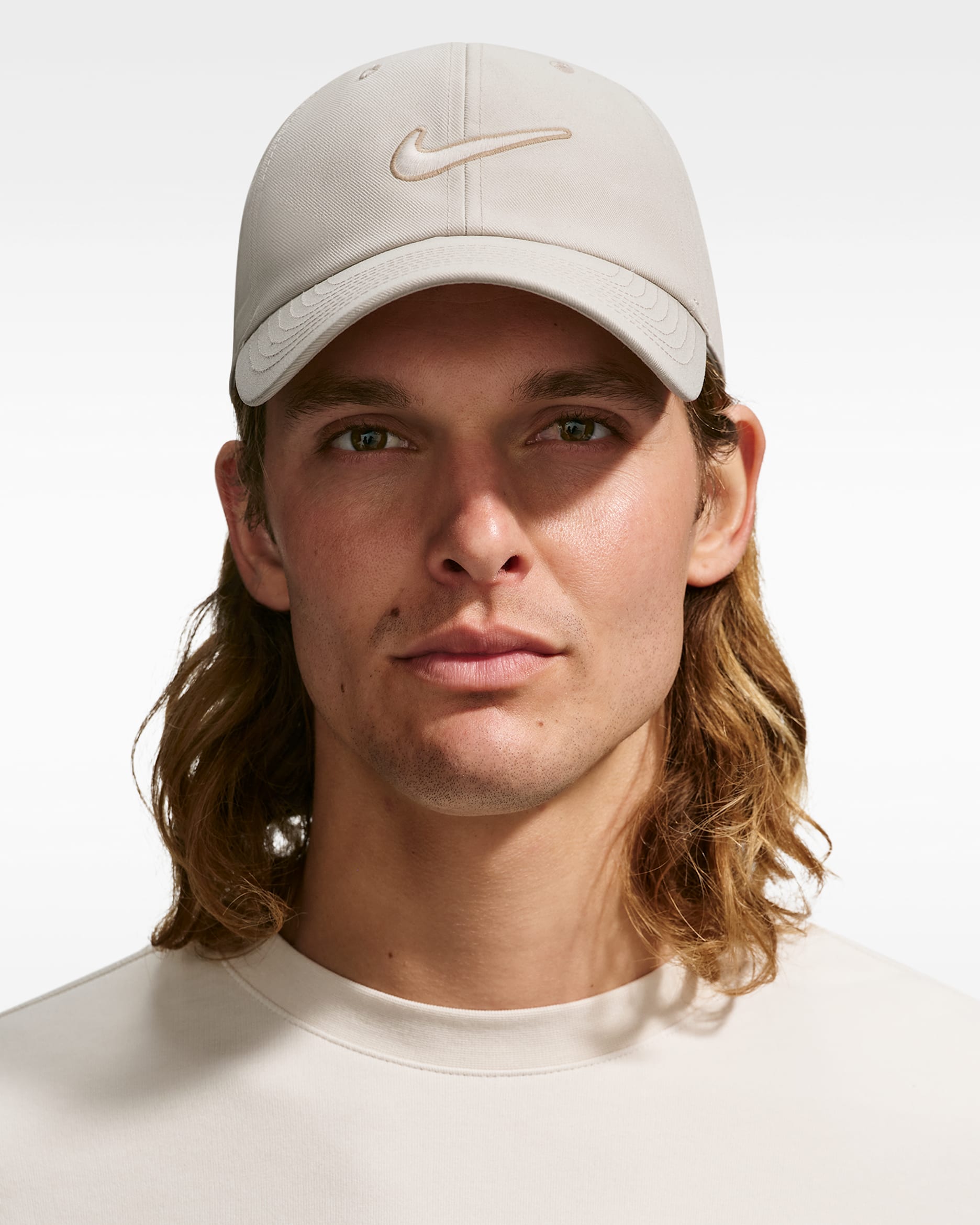 Nike Club ongestructureerde Swoosh pet - Cream II/Filbert