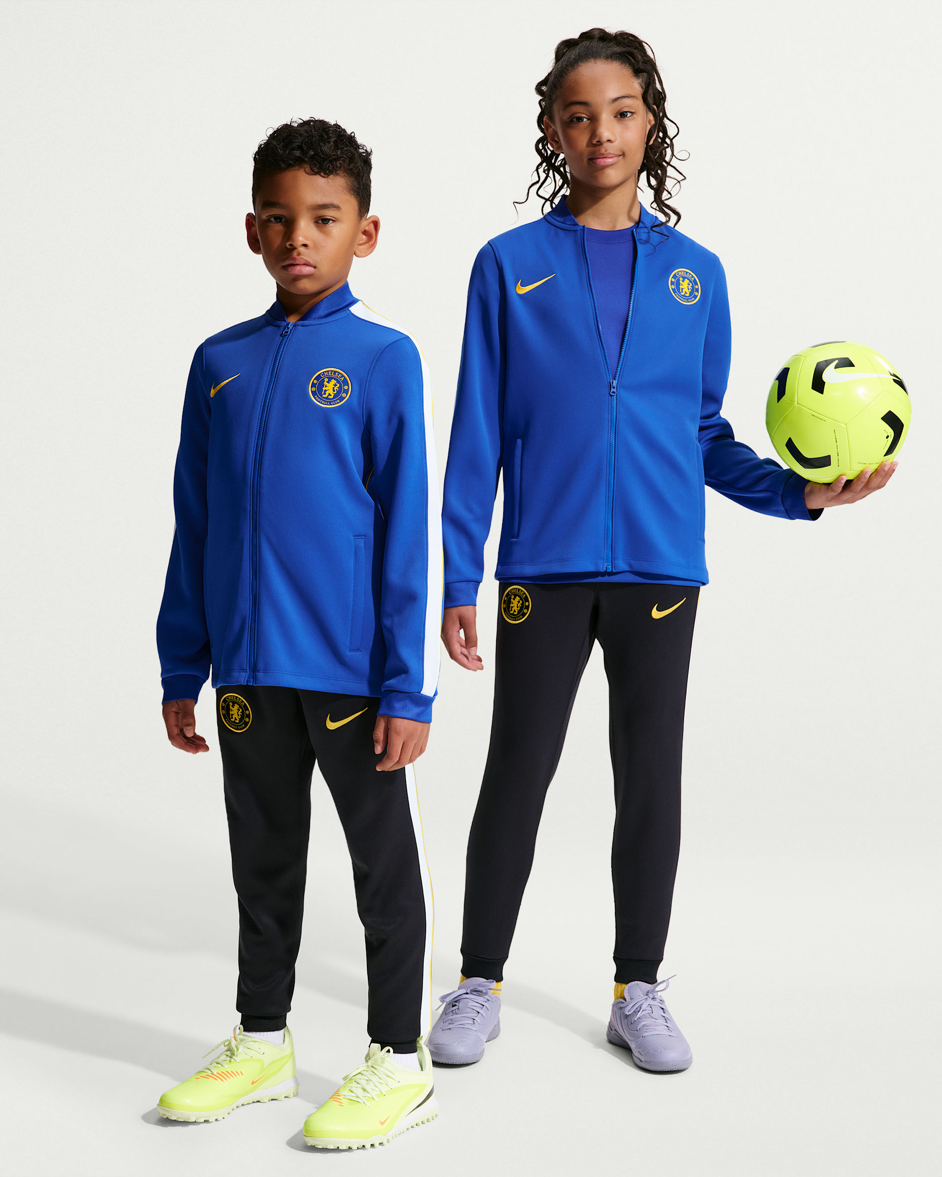 Chelsea F.C. Strike Older Kids' Nike Dri-FIT Football Knit Tracksuit - Bright Blue/Pitch Blue/White/Midwest Gold